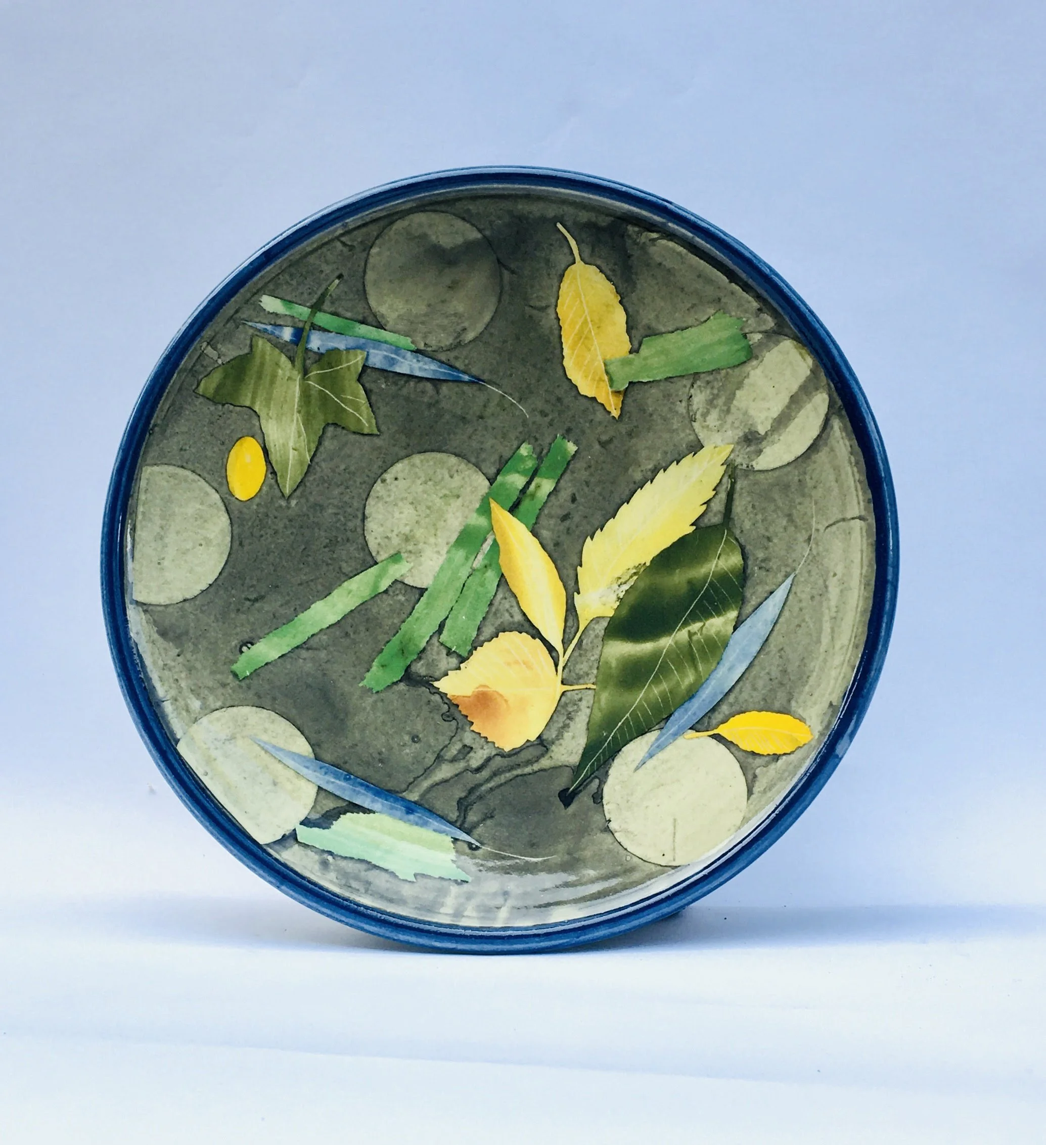 Decorative ceramic plate