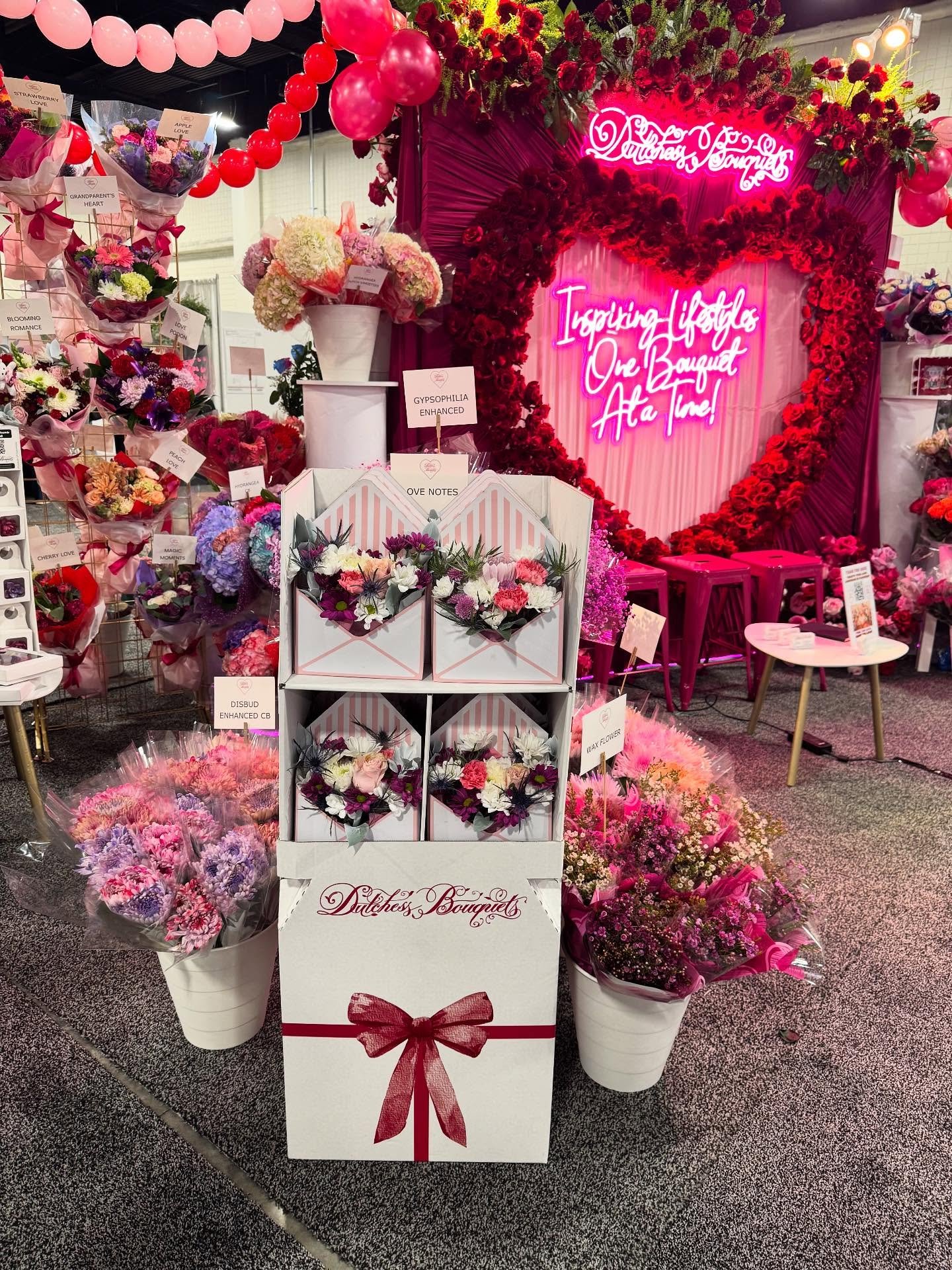 ✨ It&rsquo;s showtime at Floriexpo! ✨
We&rsquo;re here today and tomorrow with brand new bouquets that are stealing hearts 💐💖
From glittered roses to dreamy designs&mdash;come get inspired!
📍Booth 747 | Dutchess Bouquets
🌸 Feel the love. Show the