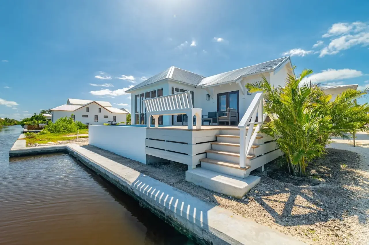 casa serena belize.webp
