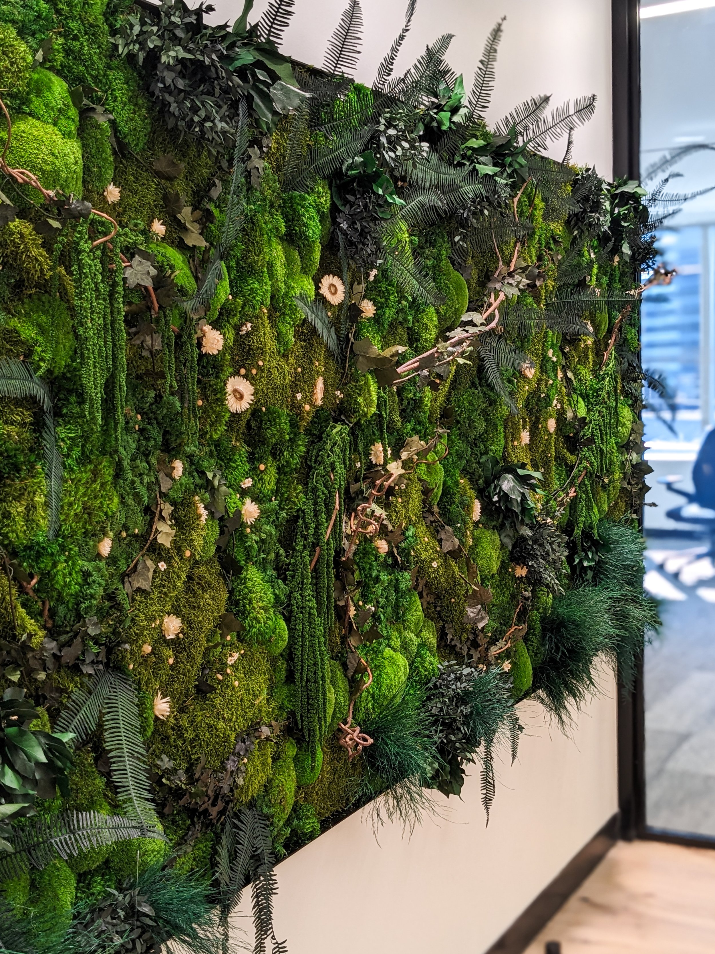 A layered botanical installation designed to create a refined and welcoming point of arrival.