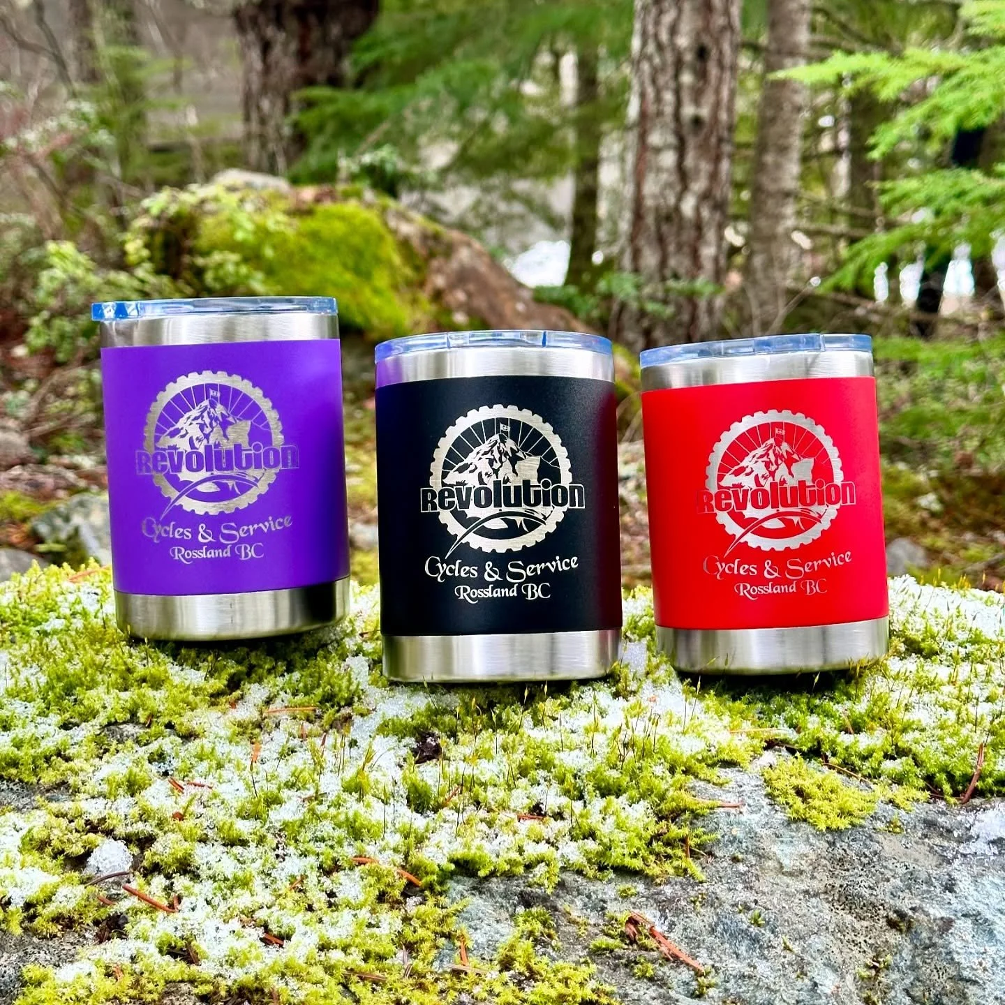 10oz insulated coffee flasks now available at @revolutionrossland ☕️ 

-Magnetic sliding lid ✅ 
-Top quality stainless steel ✅ 
-Double wall insulated ✅ 

#coffee #coffeelover #coffeetime #coffeeaddict #coffeelovers #coffeeholic #coffeeshop #coffeecu