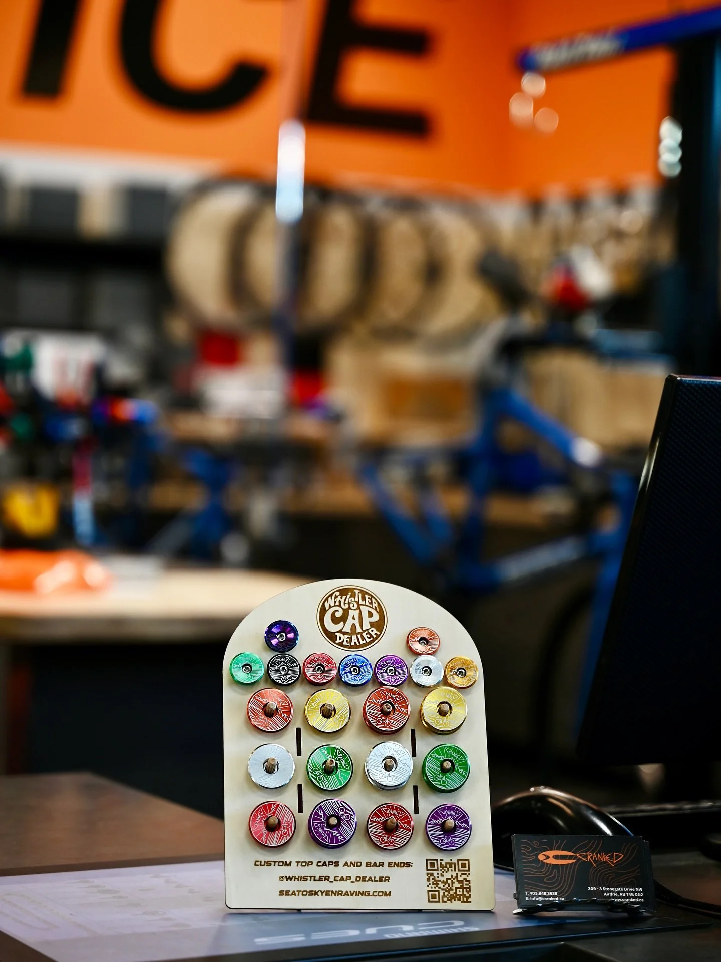 Custom engraved top caps, bar ends and pop-up card wallets for @cranked.bikes in a full range of colours 🎨 

Available in-store now!