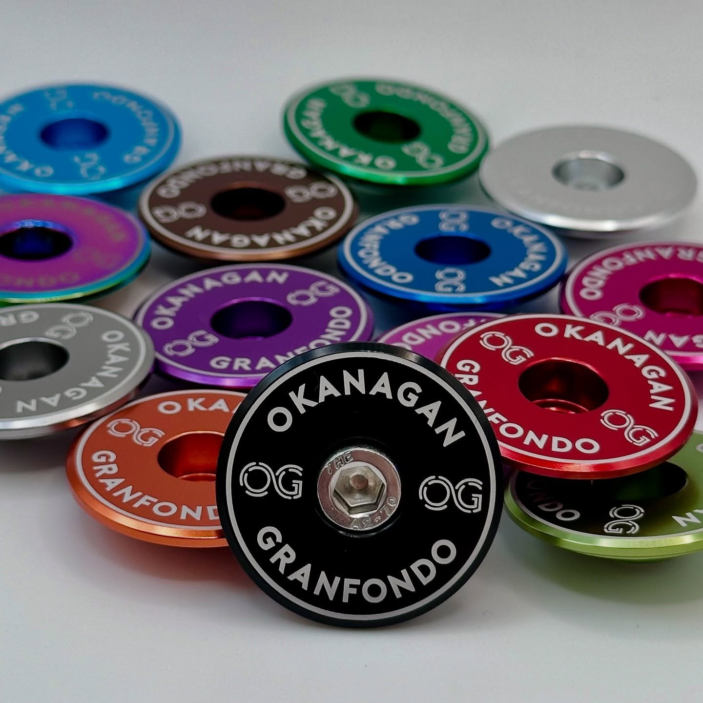 We&rsquo;ve partnered with the @okanagangranfondo to bring you custom laser-engraved top caps and bar ends!⁠
⁠
🛠️ Precision machined from 6061 aluminum
🎨 Available in 15 vibrant anodized colours
🇨🇦 Laser engraved in Whistler, BC
⁠
Now available a
