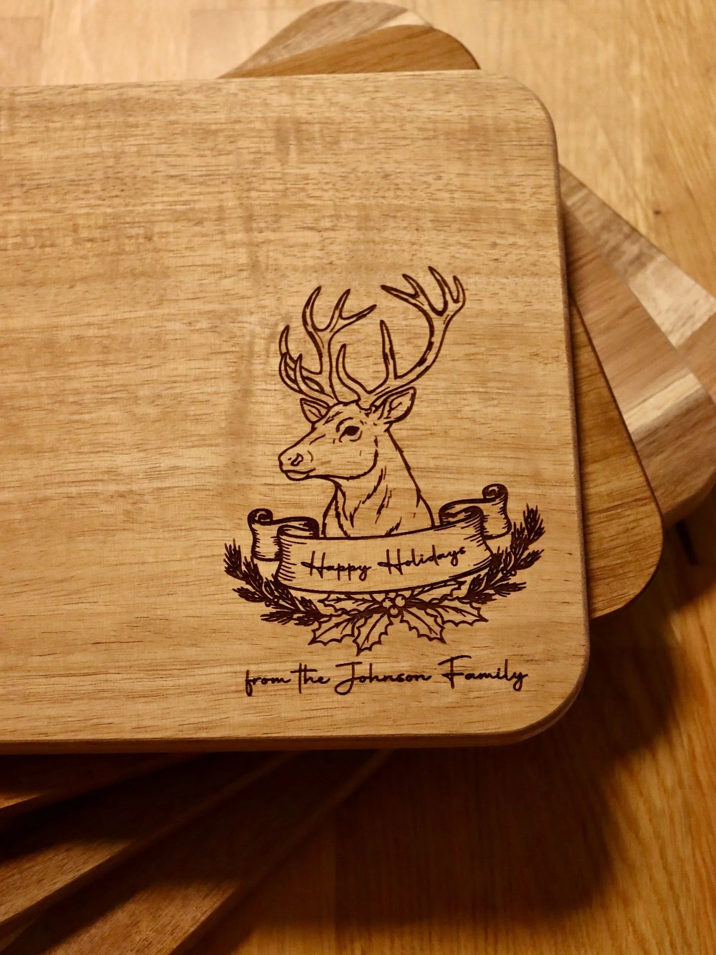 Personalized charcuterie boards - The perfect Christmas gift 🎄

Our boards are transformed into heartfelt keepsakes with a personalized engraving

Engraved, hand finished and treated with food-grade board oil right here in Canada 🇨🇦 

Shipped with