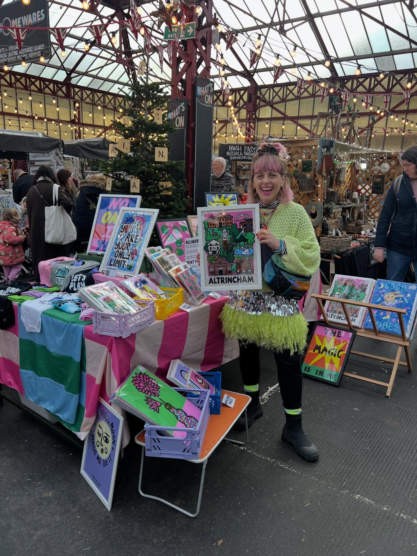 Baby I&rsquo;m back @altymarket today 9-4 pm + tomorrow 10pm-4pm !
I have brand new hot off the printer altrincham prints come n seeeeeee 😎

Gorg unique stocking fillers guaranteed to bring JOY!