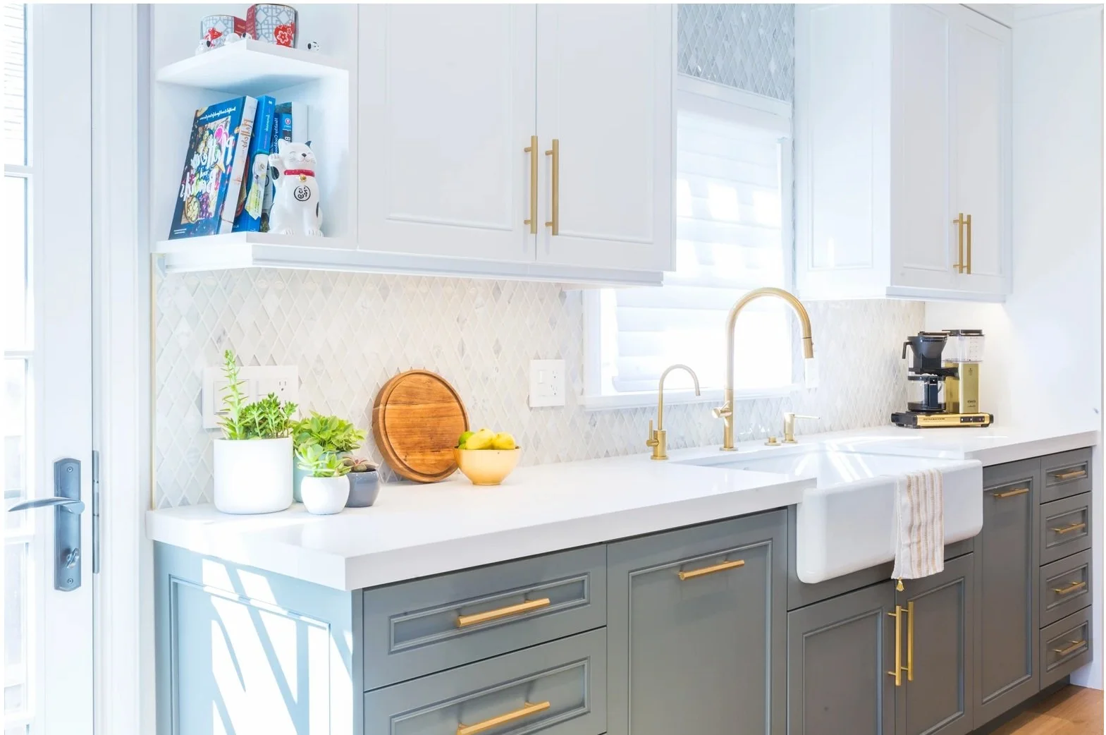 Transitional Kitchen With Contemporary Finishes Kitchen Remodel by Aurea Construction project photo 4