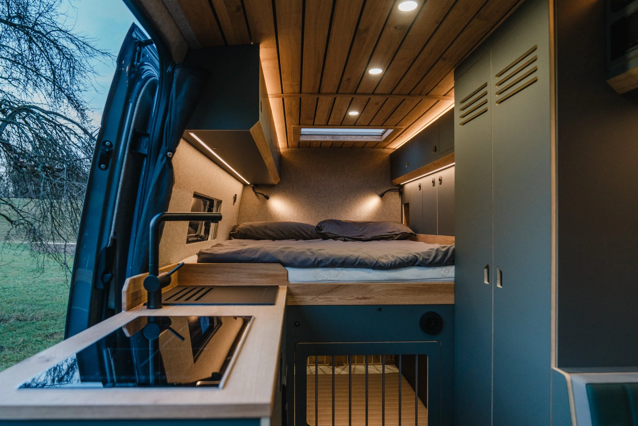 Vanside - SALUKI-08.jpg