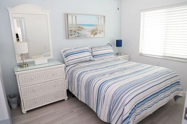 Room 5 Queen Bedroom