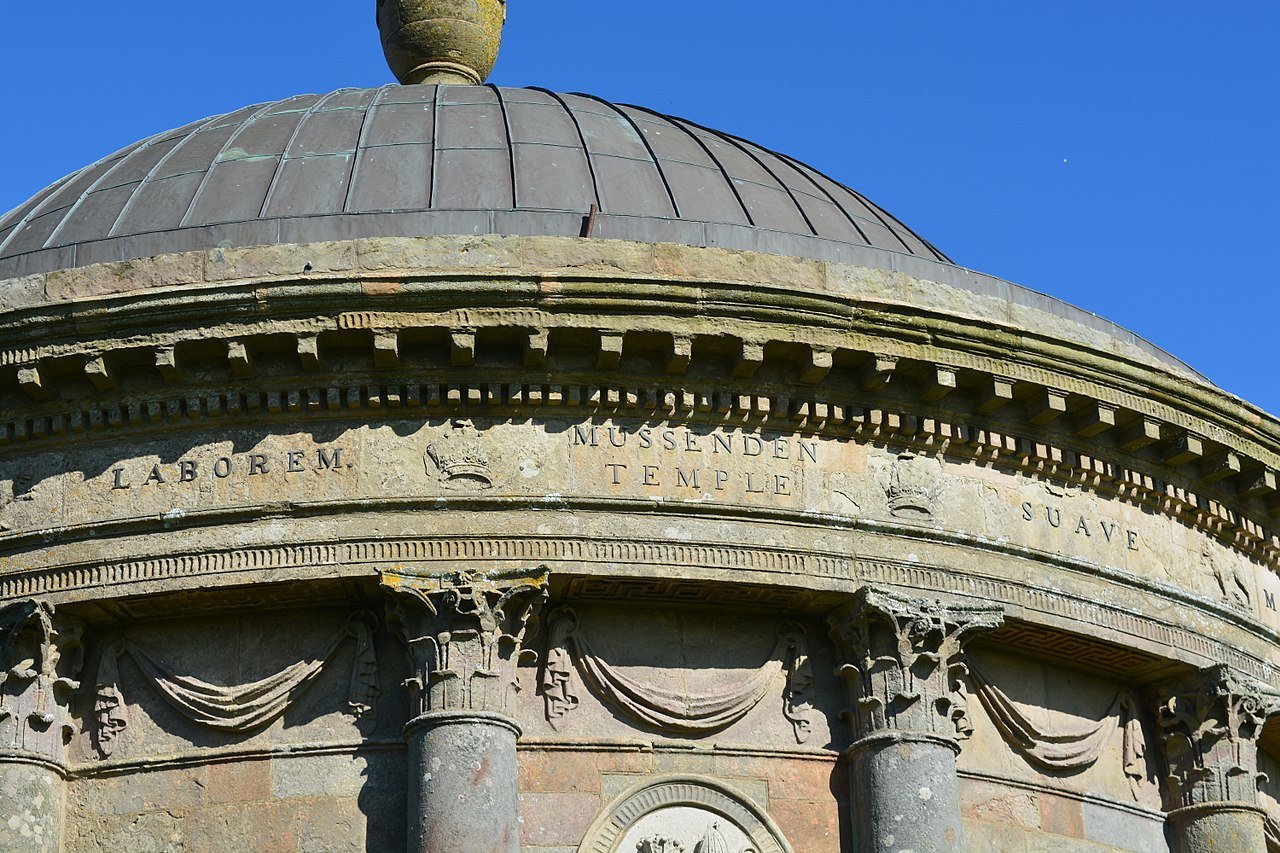 1280px-Mussenden_Temple_close-up_of_dome.jpg