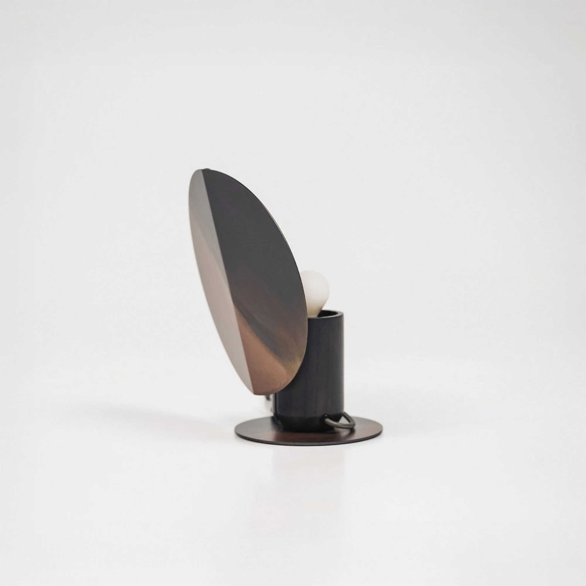 Minificus, lampada da tavolo di ArmoniusLab
