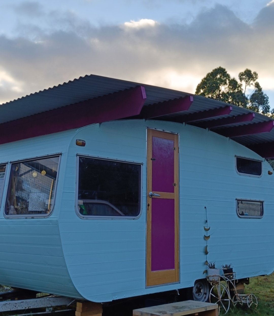Repurposed caravan into a studio 