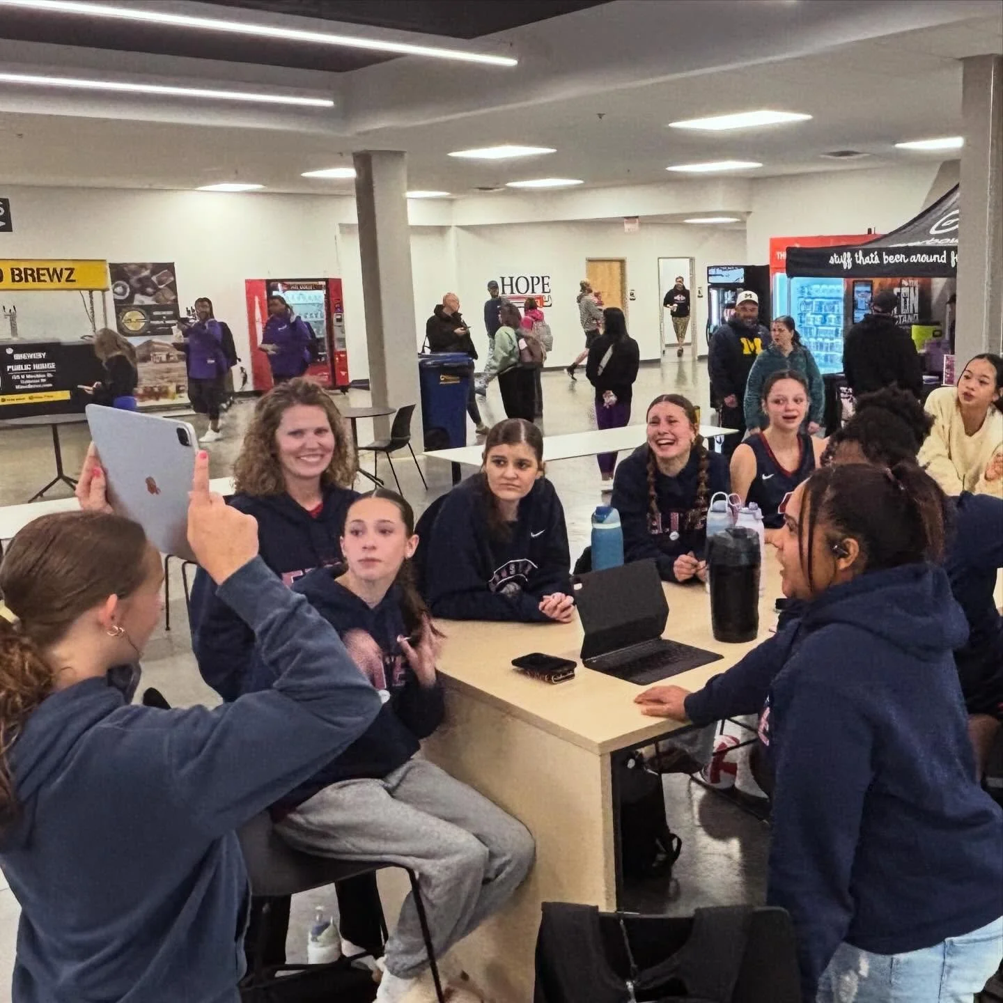 Game faces on the court.
Heads Up champions off the court.

13-2 making the most of downtime and building team chemistry.

#HoosierElite #TeamCulture #ClubVolleyball #GirlsVolleyball #VolleyballLife