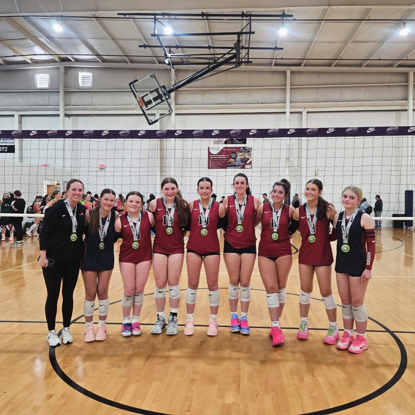 Big day for Hoosier Elite at The Gauntlet!

🥇 15s take GOLD in the 15s division
🥇 14-1s take GOLD in the 16/17s division
🥈 16s take SILVER

Competing up, finishing strong, and showing the work. Proud of all three teams.

#HoosierElite #TheGauntlet