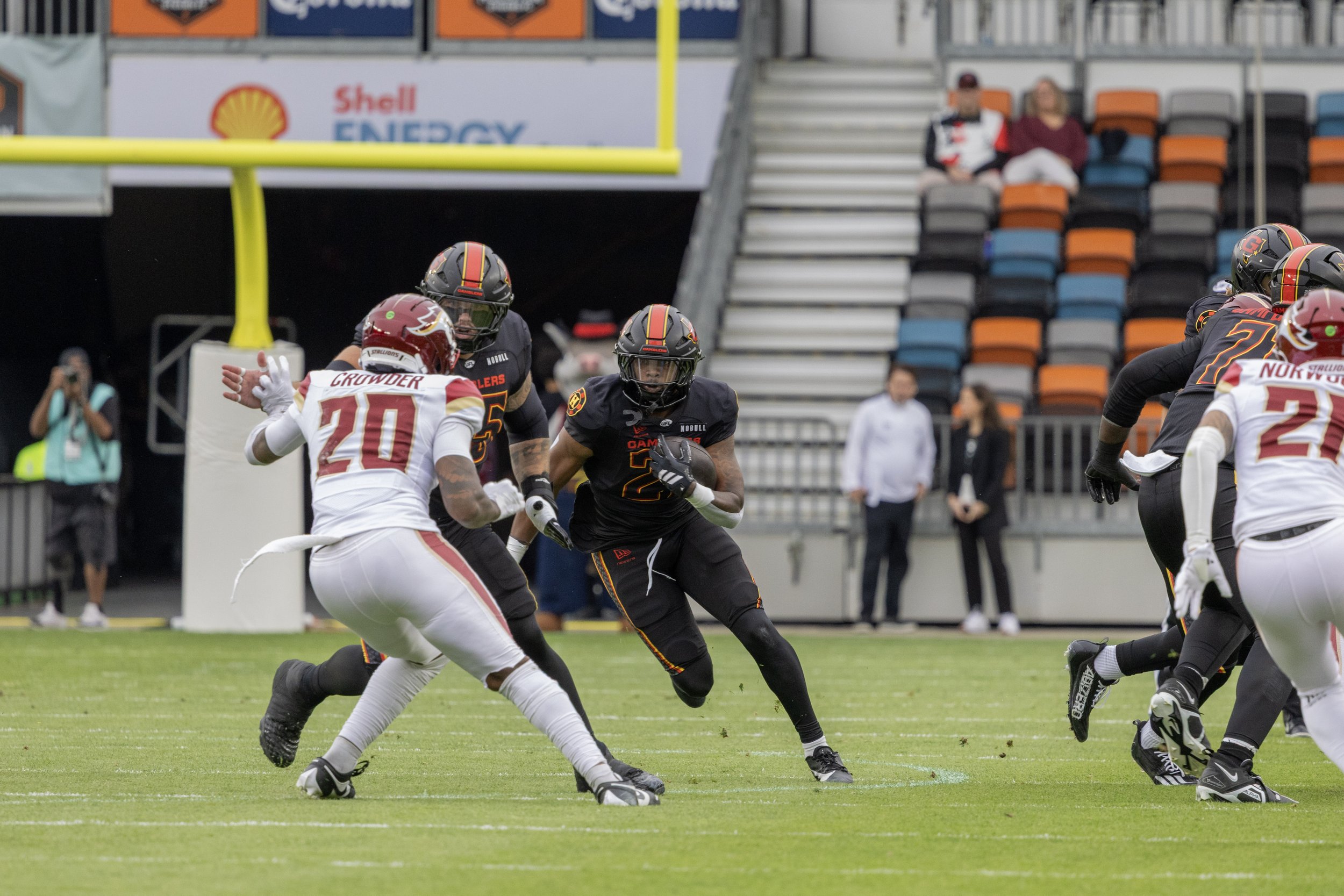 HOUSTON GAMBLERS PROTECT HOME TURF IN THRILLER