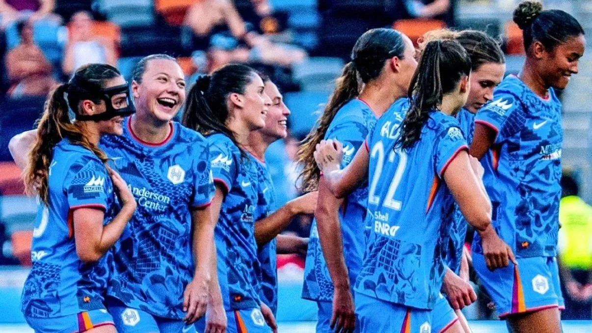 Houston Dash Dominate Chicago Stars FC in 5-0 Victory