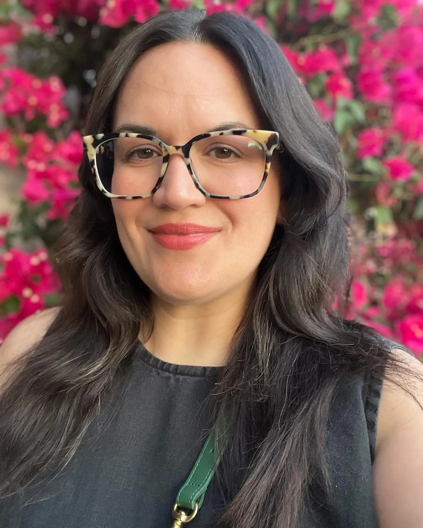 April blessings 🌸🌹🪻💐🌷🌼🪺 I love you so much. Got a fresh Monthly Medicine for ya and wrote a free Tarot spread for your month ahead @ the 🔗 🌿