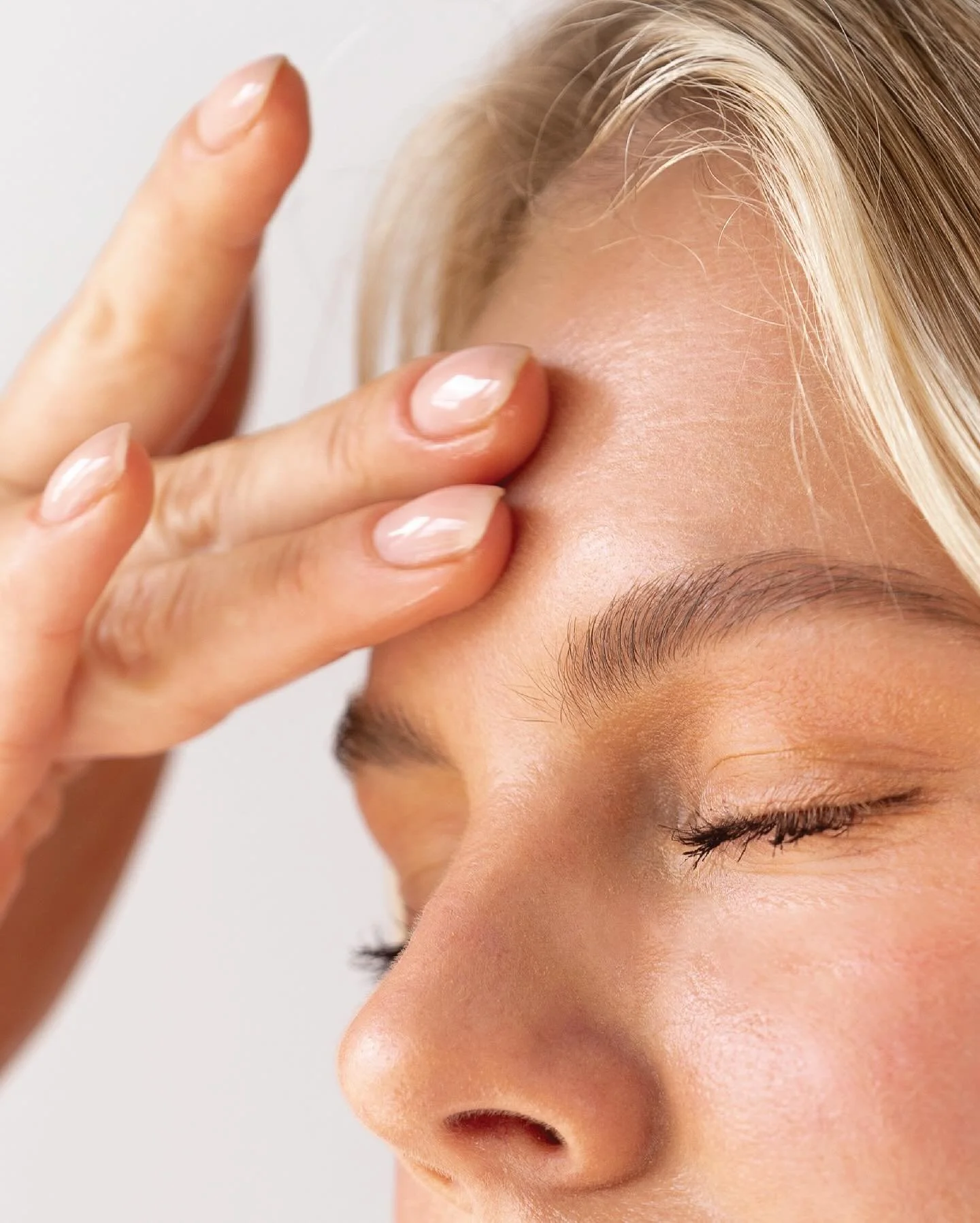 A la pregunta “¿qué notaré en mi piel al usar ANEC?” respondemos:
ANEC existe para mejorar la salud y calidad de tu piel.
Qué significa esto:
Nuestros productos activan tus funciones naturales para:
🤍Estim