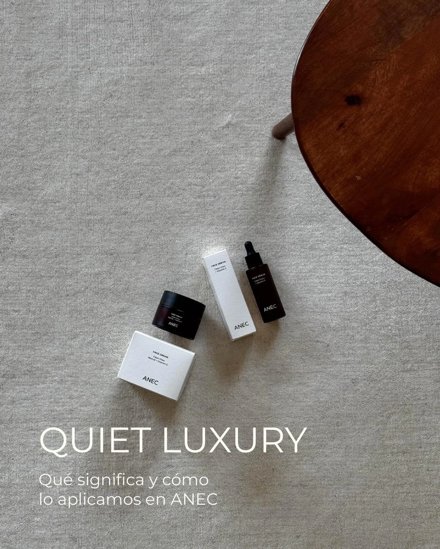 En un entorno donde abundan los lanzamientos constantes y las tendencias virales, para nosotros, el quiet luxury representa una pausa.

Menos hype, m&aacute;s criterio.

Menos exageraci&oacute;n, m&aacute;s consistencia.