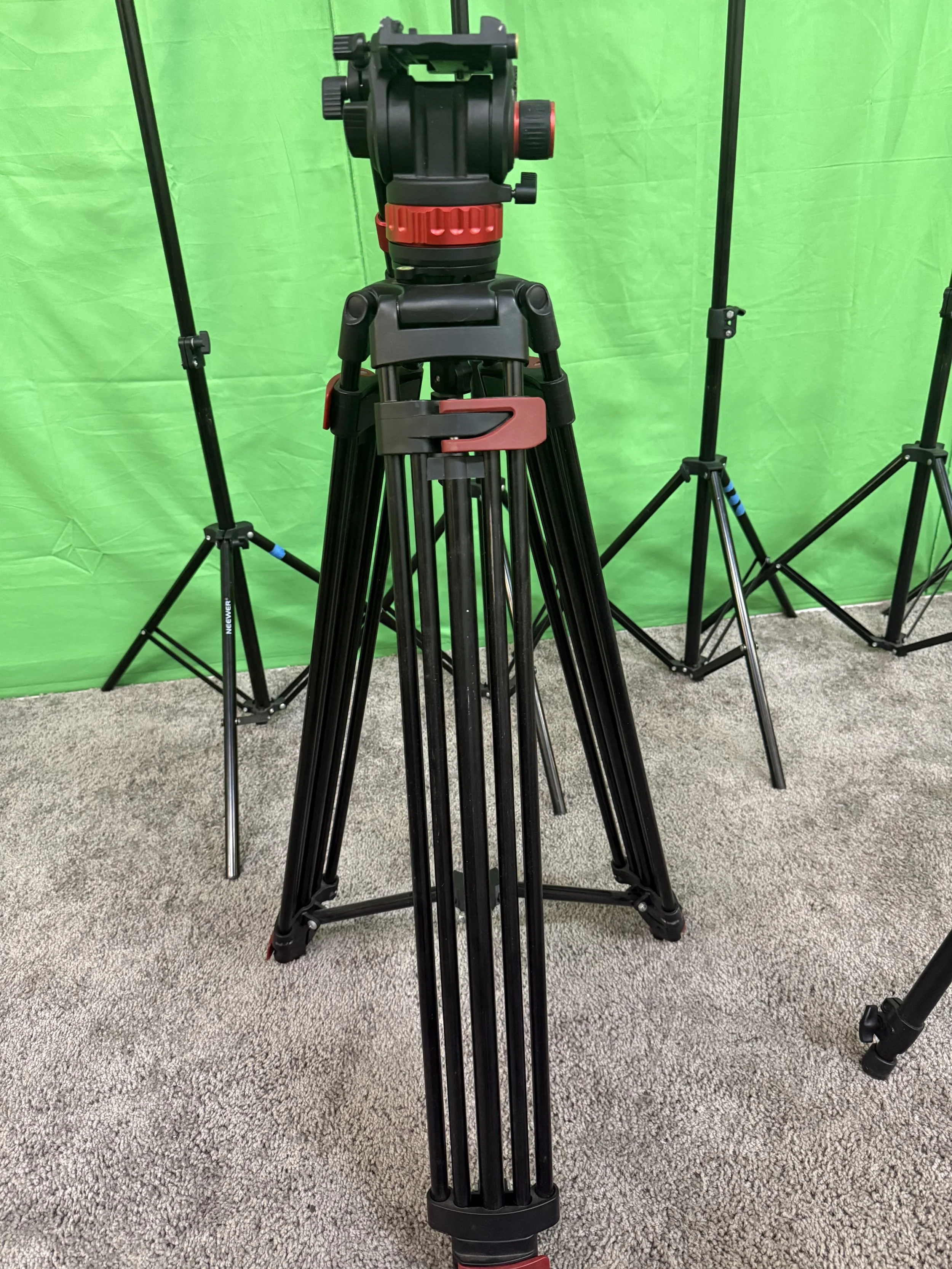 Tripod With Fluid Head (Per Day)
