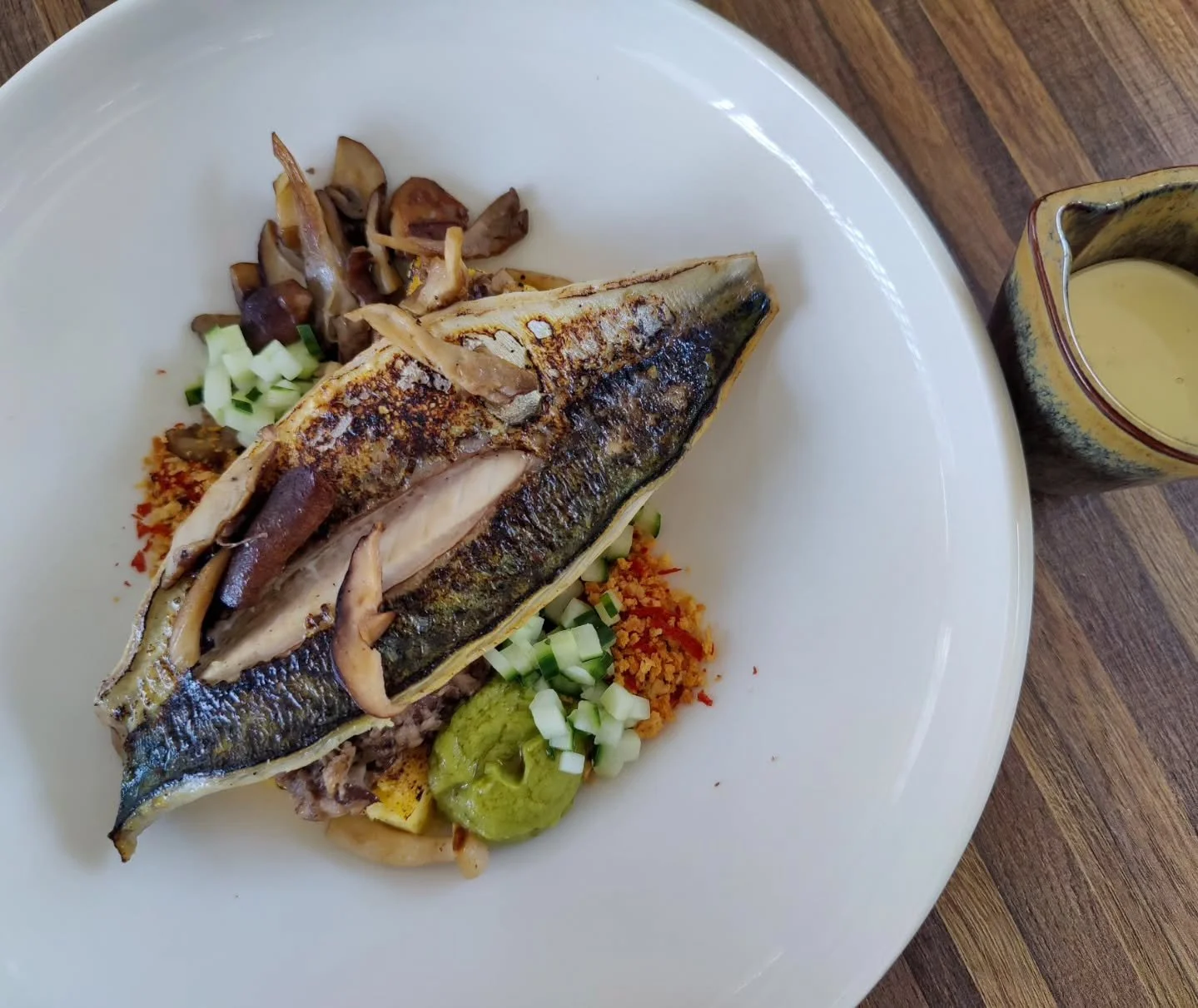 Ook oktober brengt nieuwe suggesties mee. 
We serveren jullie terug 2 opties.
Makreel- polenta- wilde champignons -avocadocreme
Wilde eend- kastanjecr&egrave;me - pommes fondant- bramen portosaus 

Ideale combinatie met een prachtige herfstwandeling.