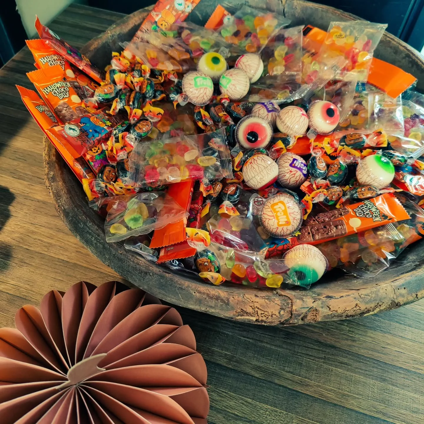 🎃 Kom griezelen in de brasserie! 👻
Op vrijdag 31 oktober ben je van harte welkom voor Trick or Treat tussen 14:00 en 17:00 uur.
Kom een snoepje halen, als je durft !!