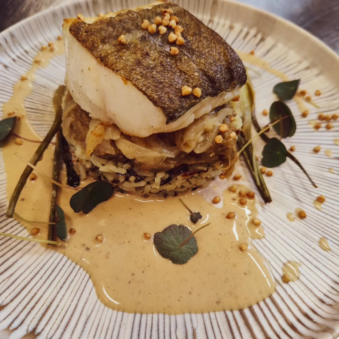 Bijna vergeten door de drukte&hellip; maar te lekker om niet te delen 😋
Februari-suggestie ✨
Skrei met wilde rijst, aubergine, venkel &amp; beurre blanc
of
Turks lamsstoofpotje met labneh &amp; flatbread

Als dessert hebben we ook nog een heerlijk D