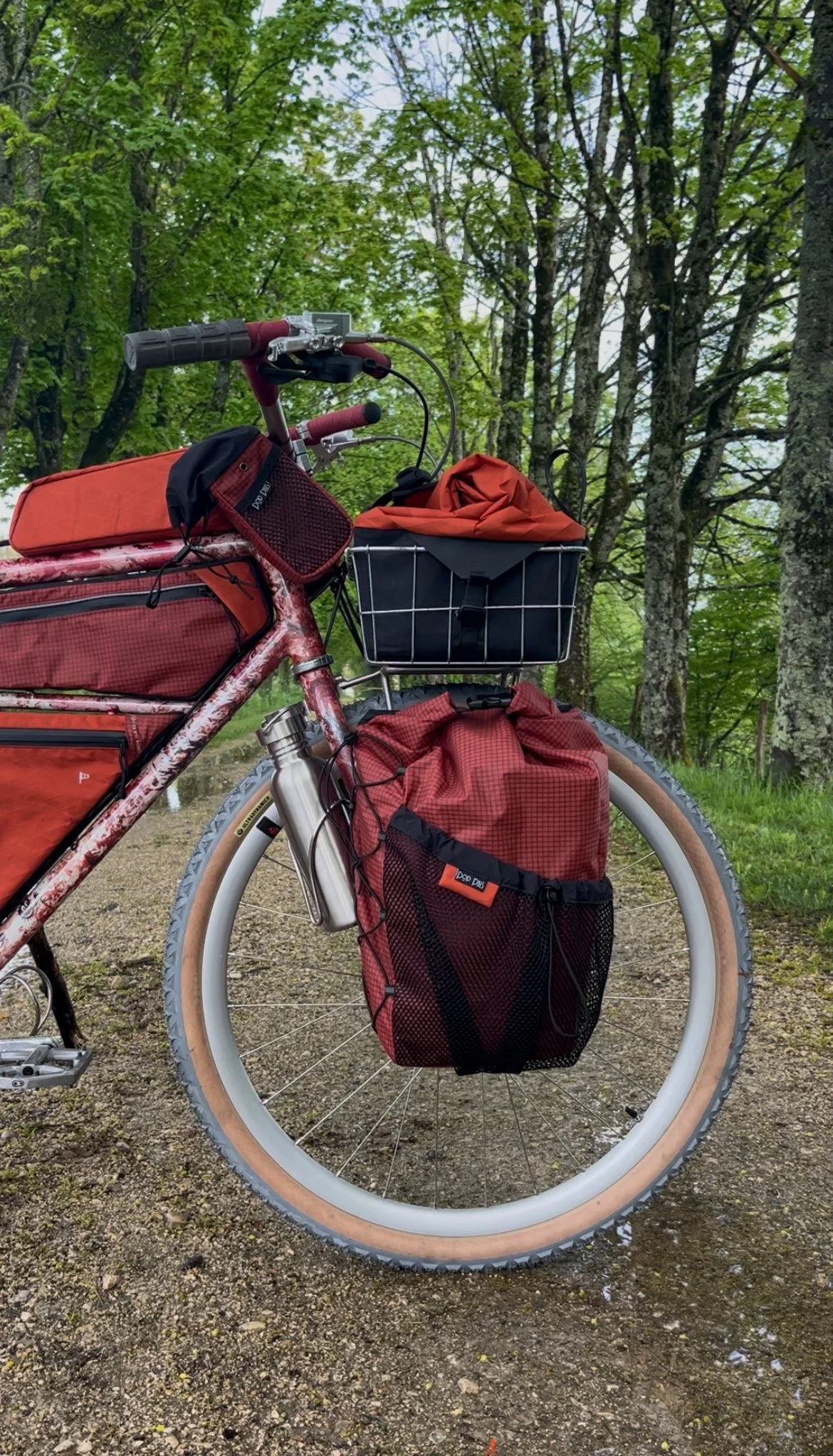 Atlasducycle_Undetourdesartisanesducycle_Jolierougecycles_cockpit.JPG
