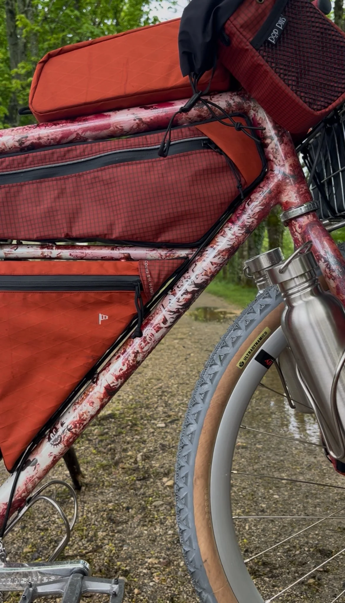 Atlasducycle_Undetourdesartisanesducycle_Jolierougecycles_logo.JPG