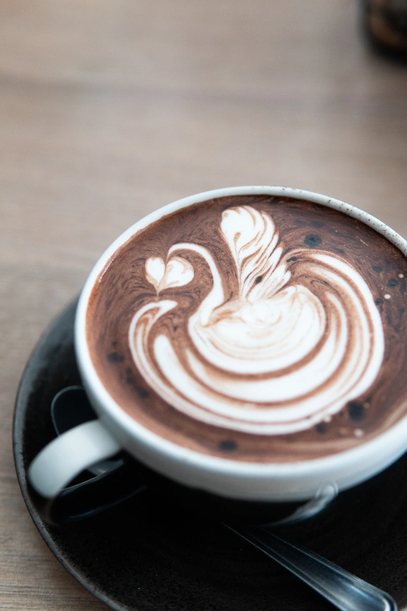 We've been pumping out the Hot Choccy's lately to those chasing sweet tooth satisfaction over a caffeine hit! 🍫
📍 63 Rowlands Road, Worthing
⏰ 8.00-16.00
.
.
.
.
.
#BLEND #BlendCoffeeCo #worthing #sussex #coffee #weekdaytreats #local #fresh #cake