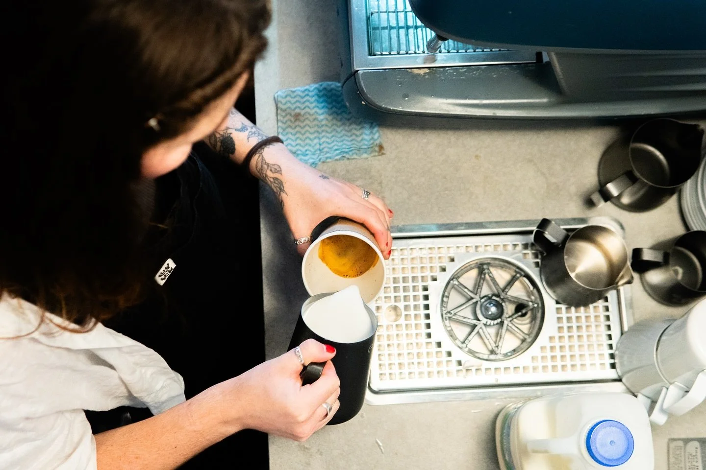 Happy Sunday! ✨
We’re pullling shots through to 4pm today 🙌
Come and see us for speciality coffees, loose leaf teas, savoury snacks and sweet treats 🥐
Blend Coffee Co.
📍 37 Cliffe High Street, Lewes