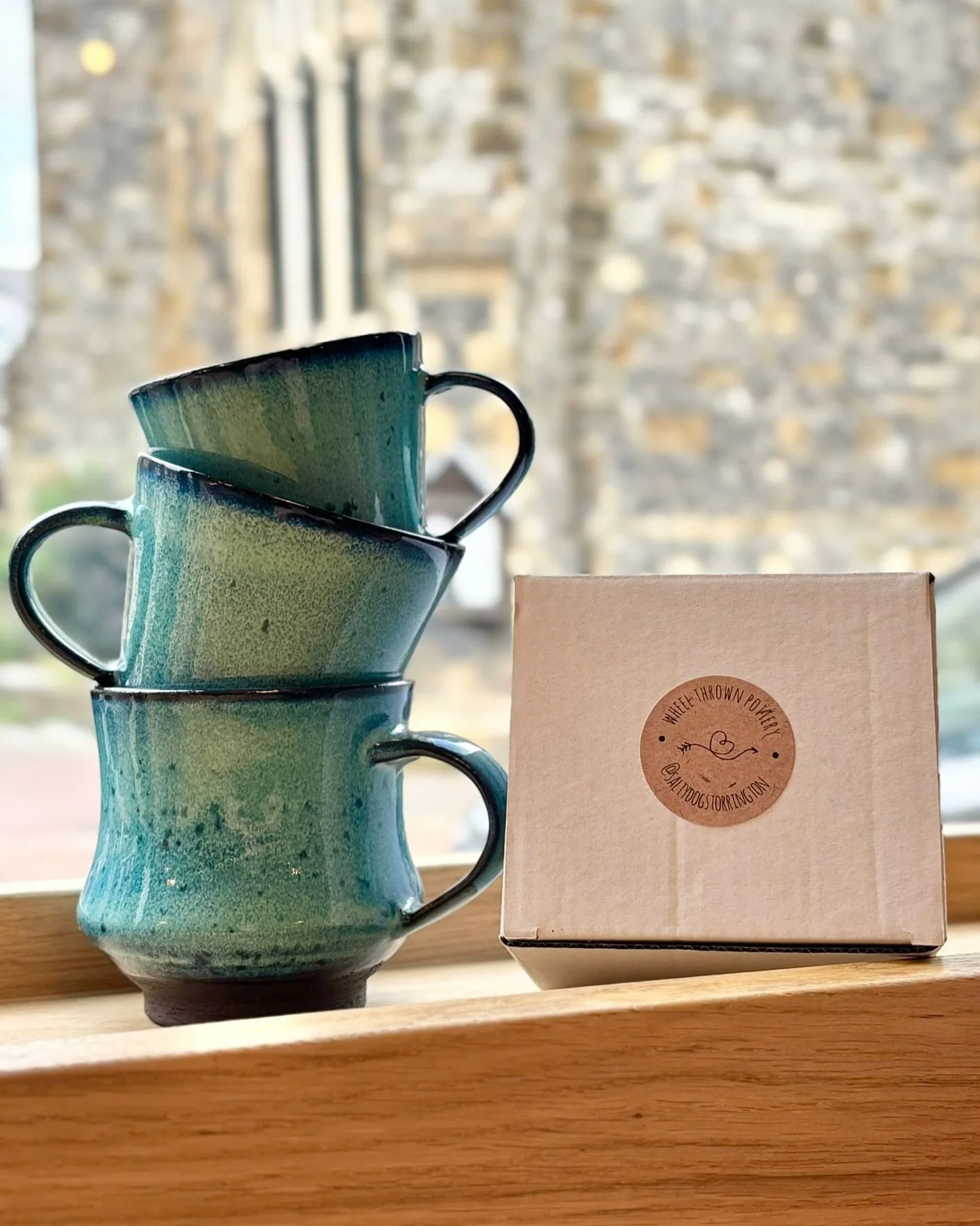 The retail shelf is restocked with more hand-made ceramics! Made locally by the very talented @saltydogstorrington ☕️
Blend Coffee Co.
📍 37 Cliffe High Street, Lewes