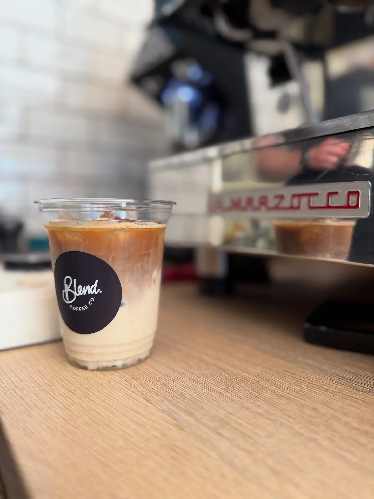 Summer Saturday vibes in Portslade ☀️
We’ll be brewing up our iced menu from 8.00-16.30 today ☕️
🥐 Fresh pastries on the bar from @real_patisserie
🍪 Sweet bites from @honeycombcakes 
🥧 Savoury snacks from @bodhiskitchen 
🫘 Beans by @pharm