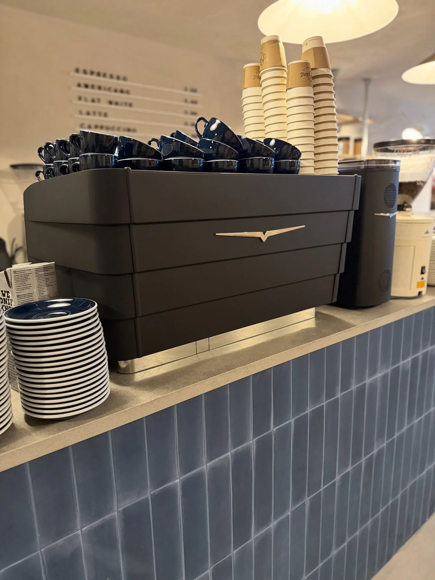 Introducing the new machine making all your brews here at Blend Coffee Co. in Lewes ✨
The @victoriaarduino_uk Tempo Neo. Pulling shots and steaming silky smooth milk all day long 🙌
Blend Coffee Co.
📍 37 Cliffe High Street