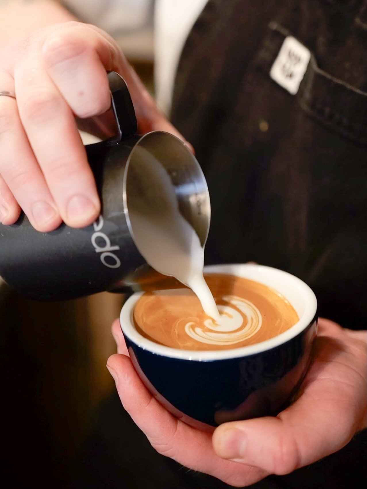 Serving up the best coffee in Lewes 7 days a week ☕️ 

Mon - Sat: 08.30 to 17.00
Sun: 09.00 to 16.00

Stacked full of fresh pastries every day, savoury goods, sweet treats and delicious brews.

Blend Coffee Co
📍 37 Cliffe High Street

📸 Thanks to o