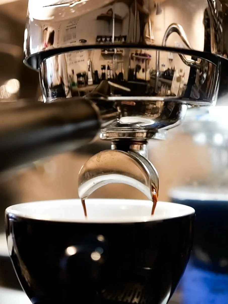 Serving up our exclusive in house @pharmacie_coffee_roasters espresso using the brand new @victoriaarduino_uk Eagle Tempo Neo ☕️ 

If you're in Lewes this weekend, pop in and see us 📍

Blend Coffee Co
📍 37 Cliffe High Street

📸 Thanks to our water