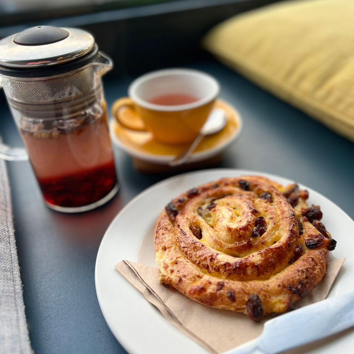 LAZY SUNDAY 😴

We&rsquo;re feeling the Sunday vibes today! 
Join us at Blend and nestle in for some hot refreshment and tasty treats 🙌

📌 Portslade: 32 Station Road, BN41 1GB
📌 Worthing: 63 Rowlands Road, BN11 3JN

-
-
-
-

#BLEND #BlendCoffeeCo 