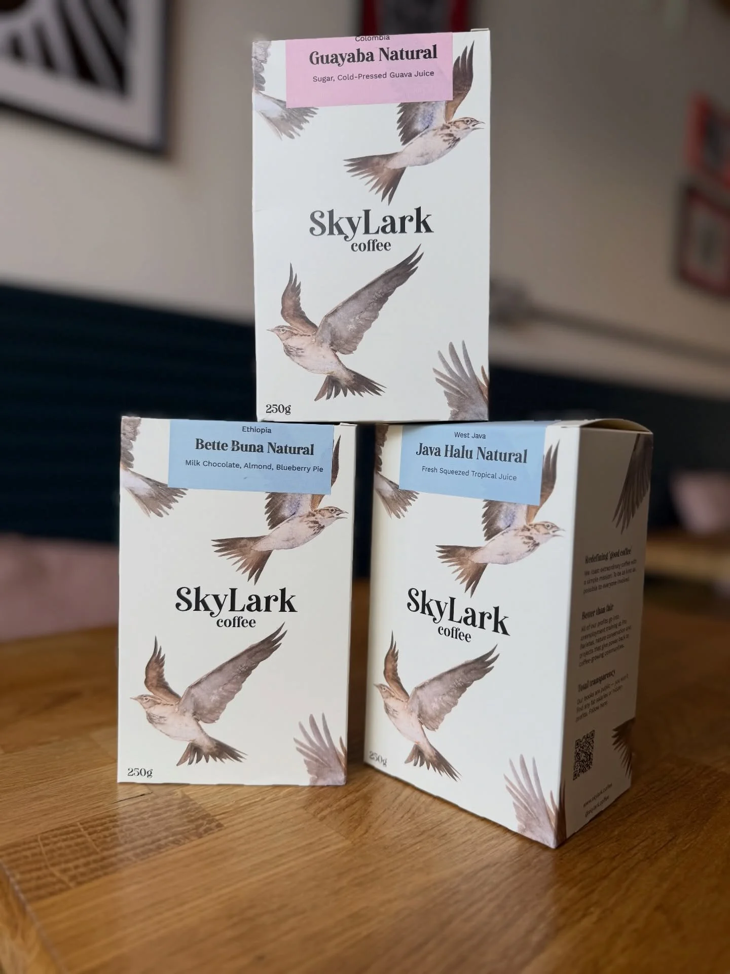 Brewing now across all Blend locations 👉 @skylark.coffee ☕️

Grab yourself a box of beans to brew at home..
Or sample the Guayaba, Colombia on guest espresso OR the Java Halu, Indonesia on pourover! 

📍 Portslade: 32 Station Road
📍 Lewes: 37 Cliff
