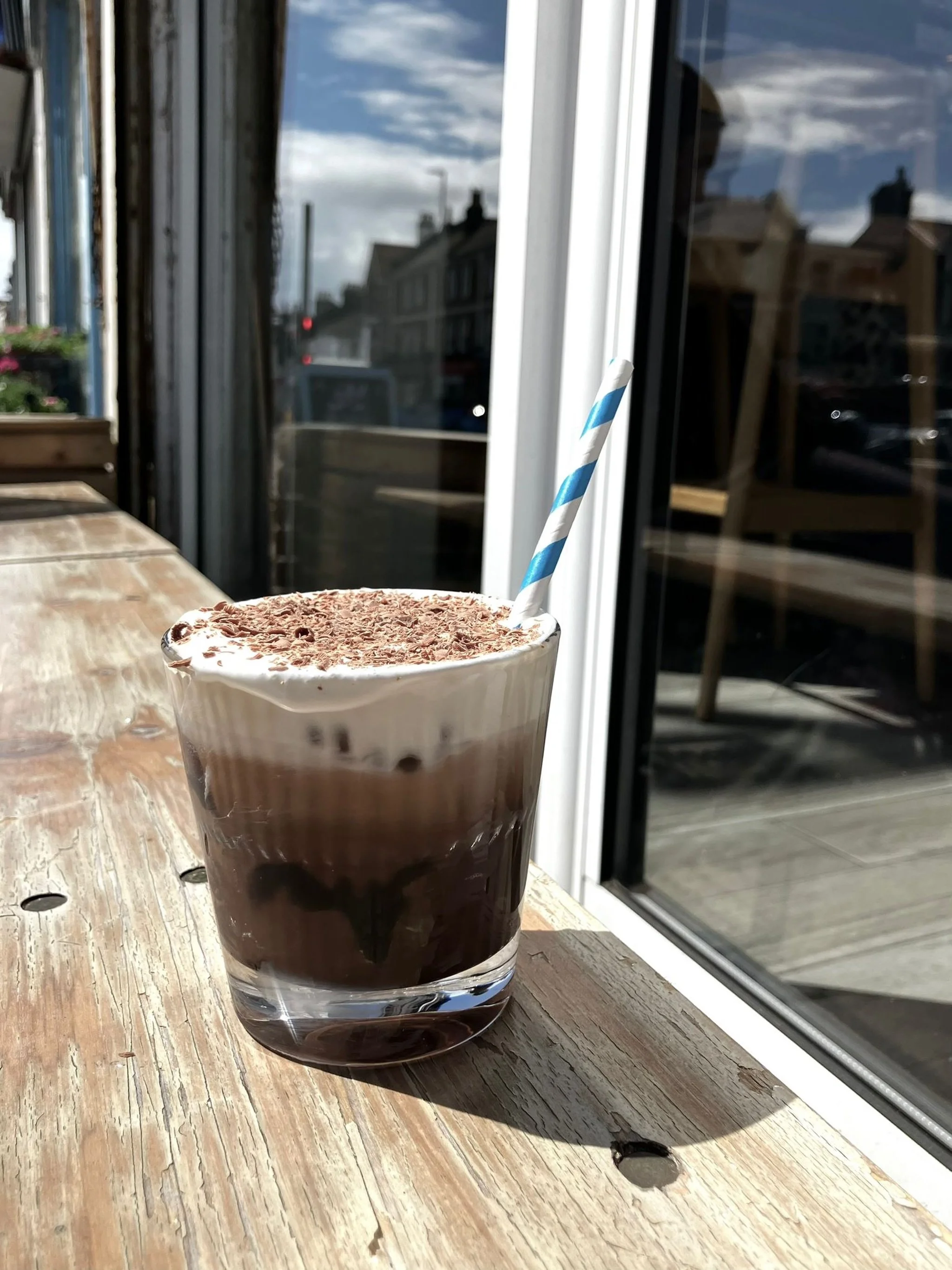 How about an Iced Mocha topped with @oatly Vanilla Cold Foam to get your Thursday started? 👀😍

Serving up the good stuff from 8am this morning..
📌 32 Station Road, Portslade, BN41 1GB