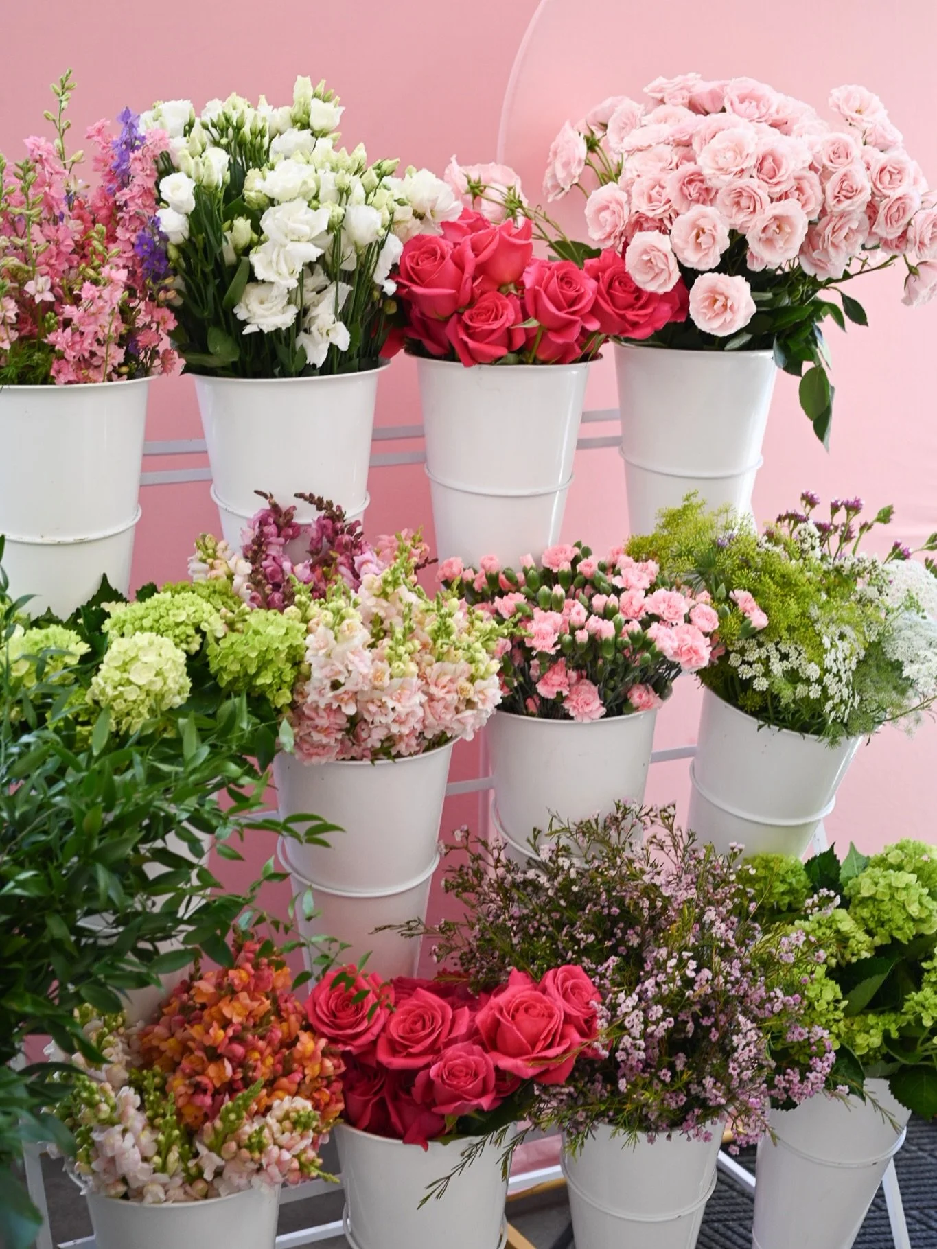 The Pura Vida bloom bar experience as a compliment to a &lsquo;Fresh off the Market&rsquo; shower celebrating this beautiful bride to be! Guests got to choose their flowers &amp; wrap their own market bouquet to take home. How cute are the fresh veg 