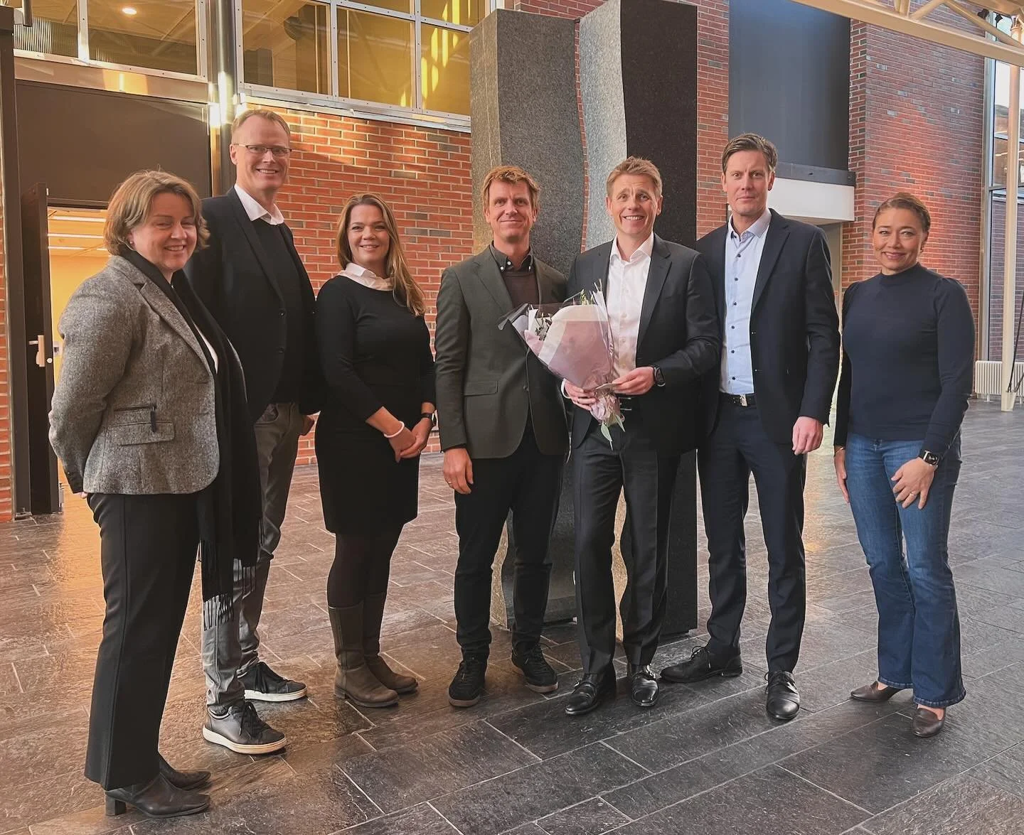 🔑 Velkommen til oss, @oslonyehoyskole 

Fredag 15/1 overrakte Linstow n&oslash;kkelen - og n&aring; etableres hashtag Campus Adamstuen her p&aring; Den gamle Veterin&aelig;rh&oslash;gskolen.

- Vi i Linstow &oslash;nsker ONH varmt velkommen. Dette g