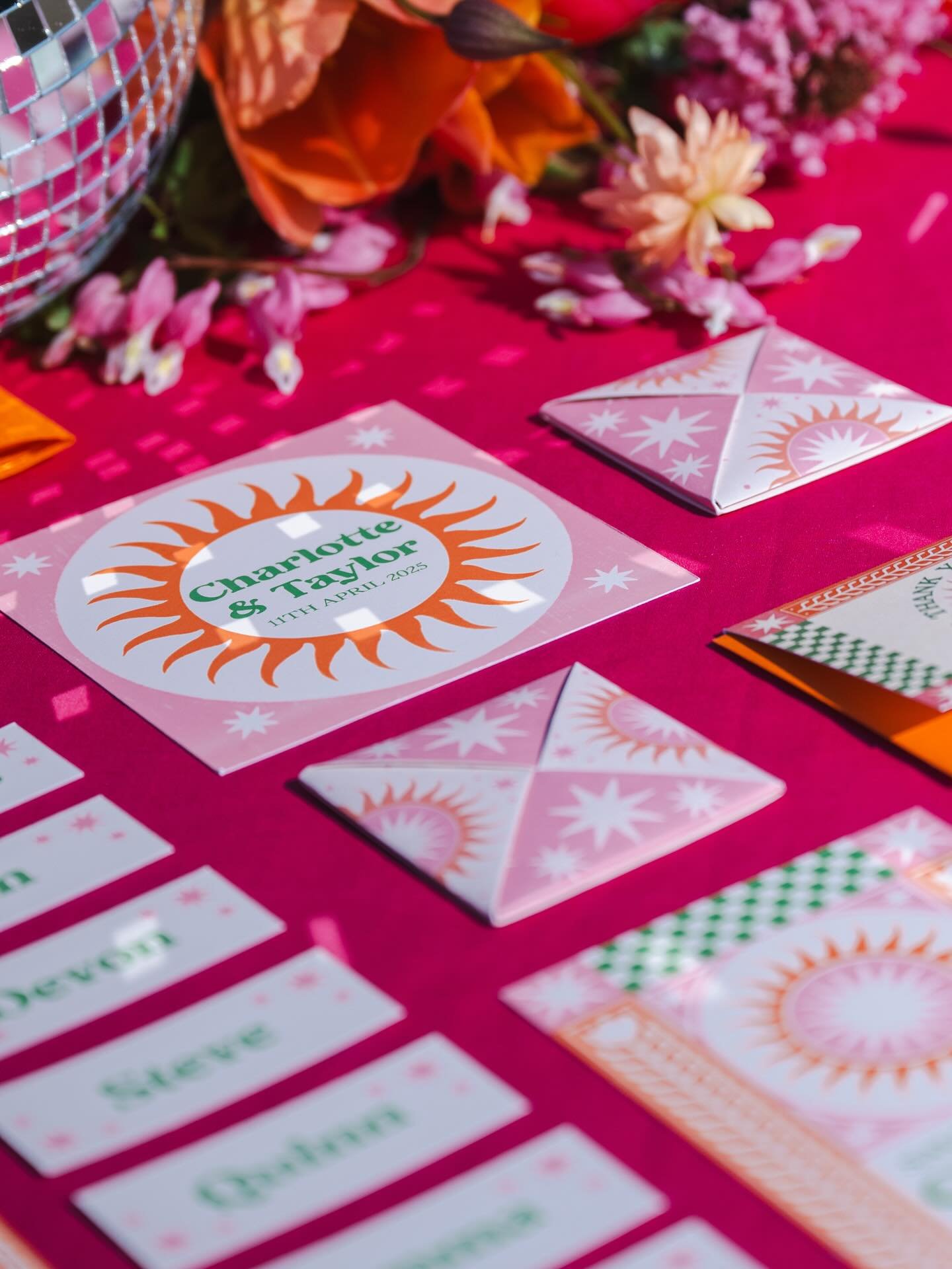 Excited to be sharing these beautiful images from a shoot we were part of earlier this summer! 🥰💖🪩🌸🌼

So lovely to have our California Dreaming stationery used in this gorgeous styling by the very talented @eleganceunlimiteduk 💖.

This statione