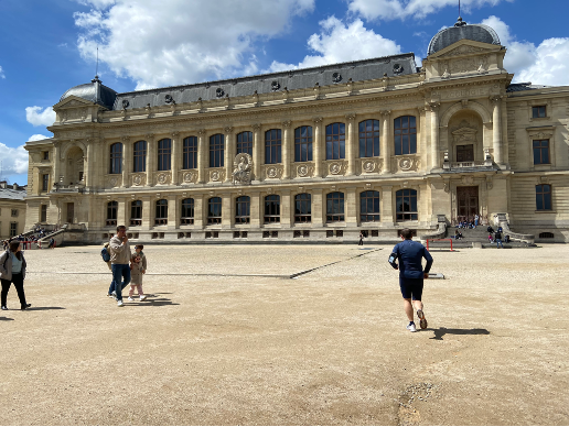 Image of imposing architectural facade, the Muséum D’Histoire Naturelle  in Paris