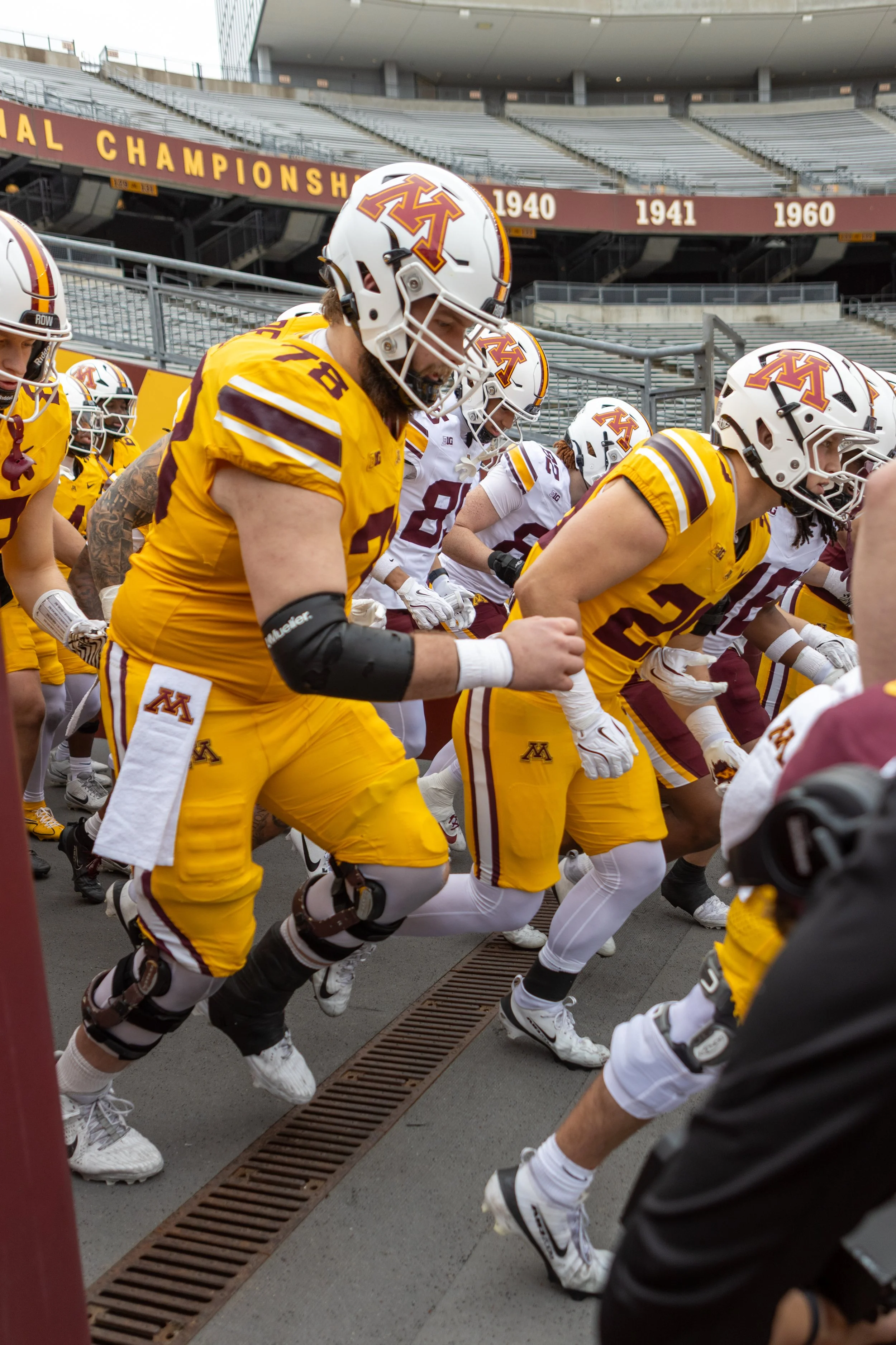 MNLL_GopherFBSpringGame_0984-2.jpg