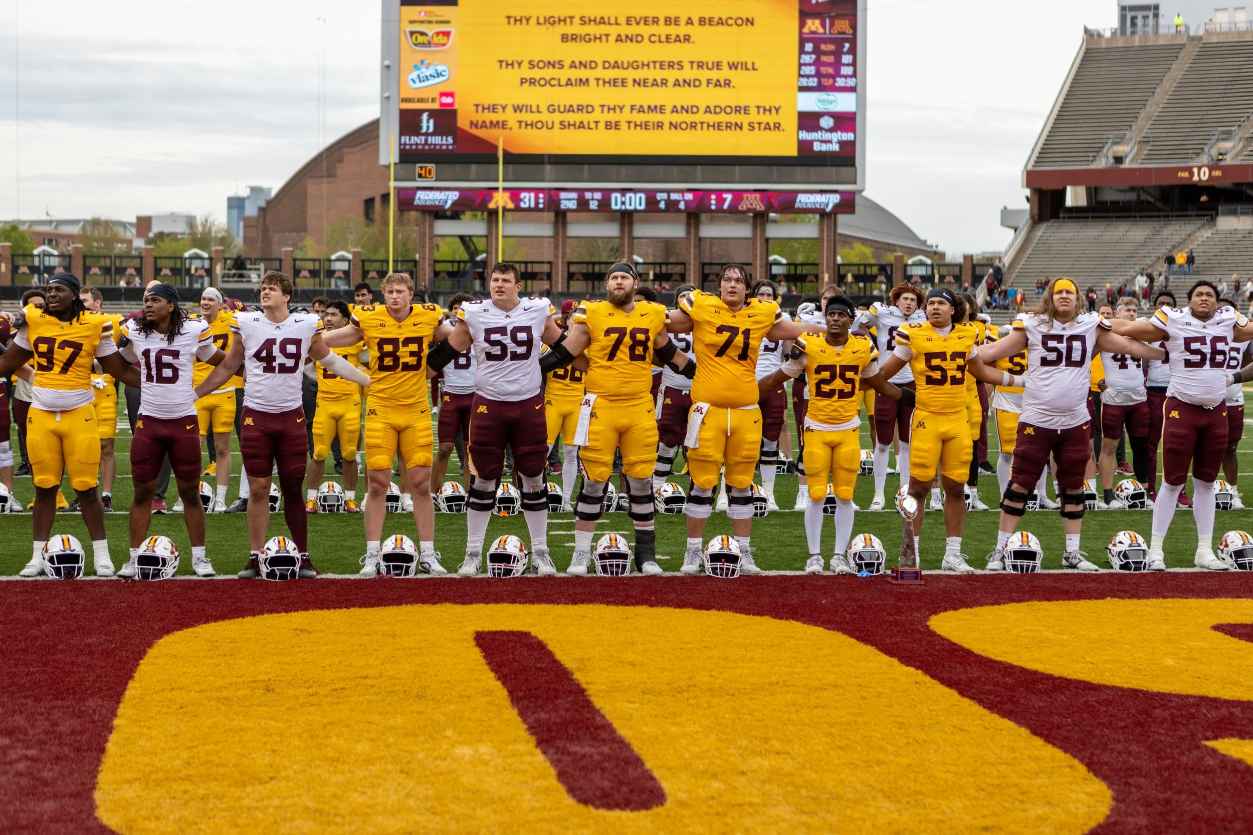 MNLL_GopherFBSpringGame_1060-2.jpg