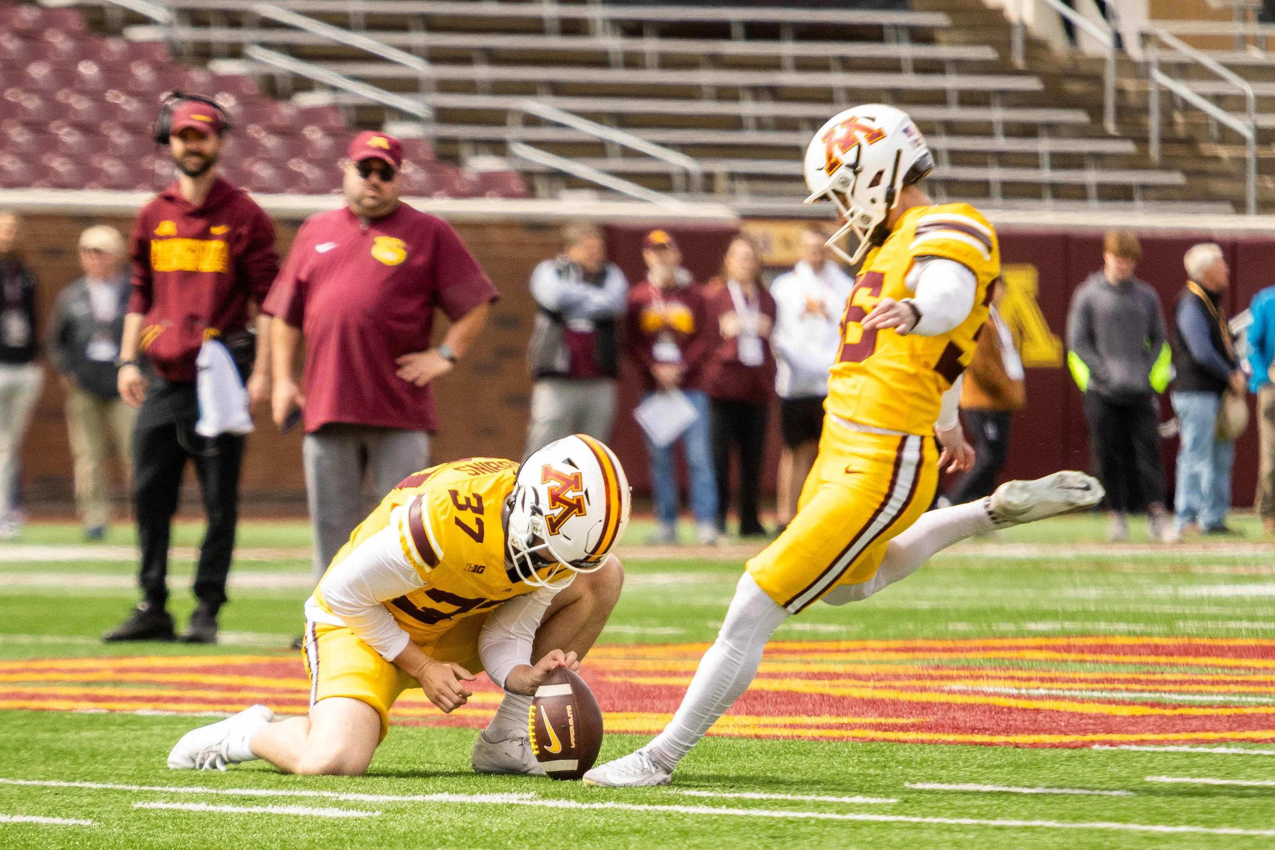 MNLL_GopherFBSpringGame_1107.jpg
