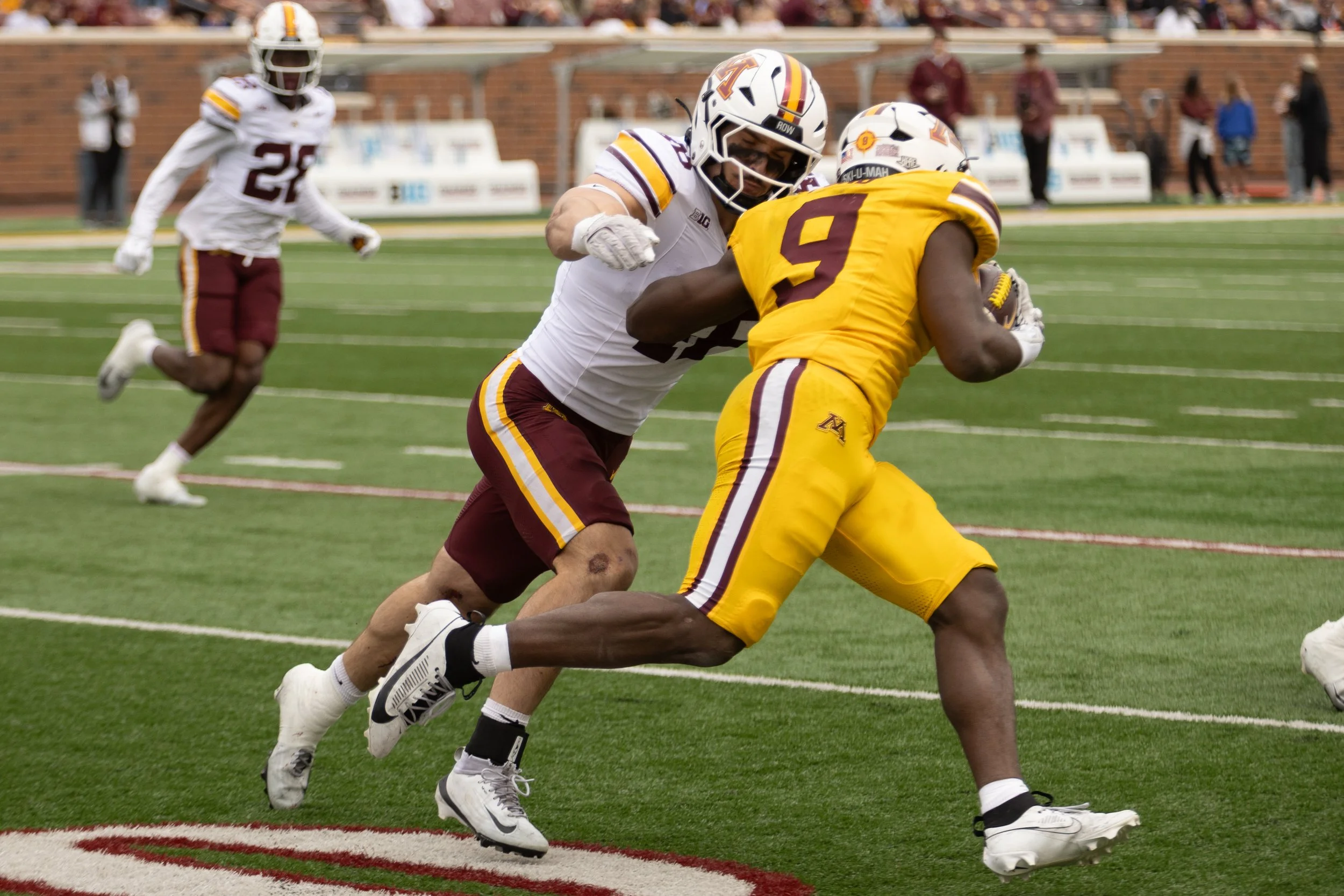 MNLL_GopherFBSpringGame_1525.jpg