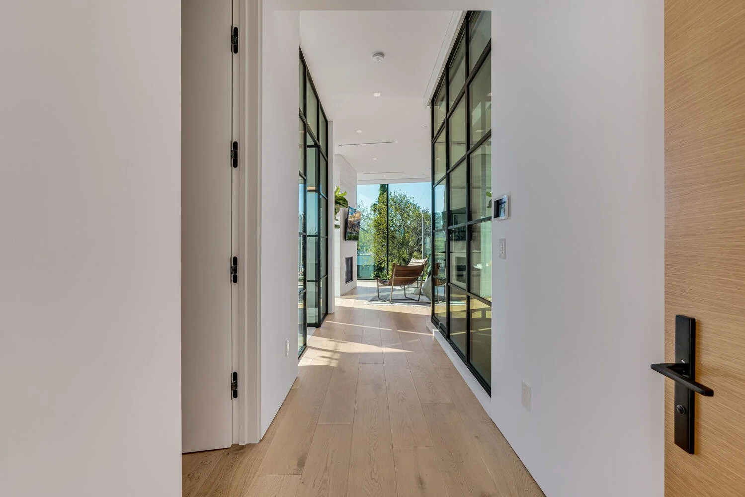 952 N Laurel Ave Los Angeles-large-033-045-Liza27-1500x1000-72dpi.jpg