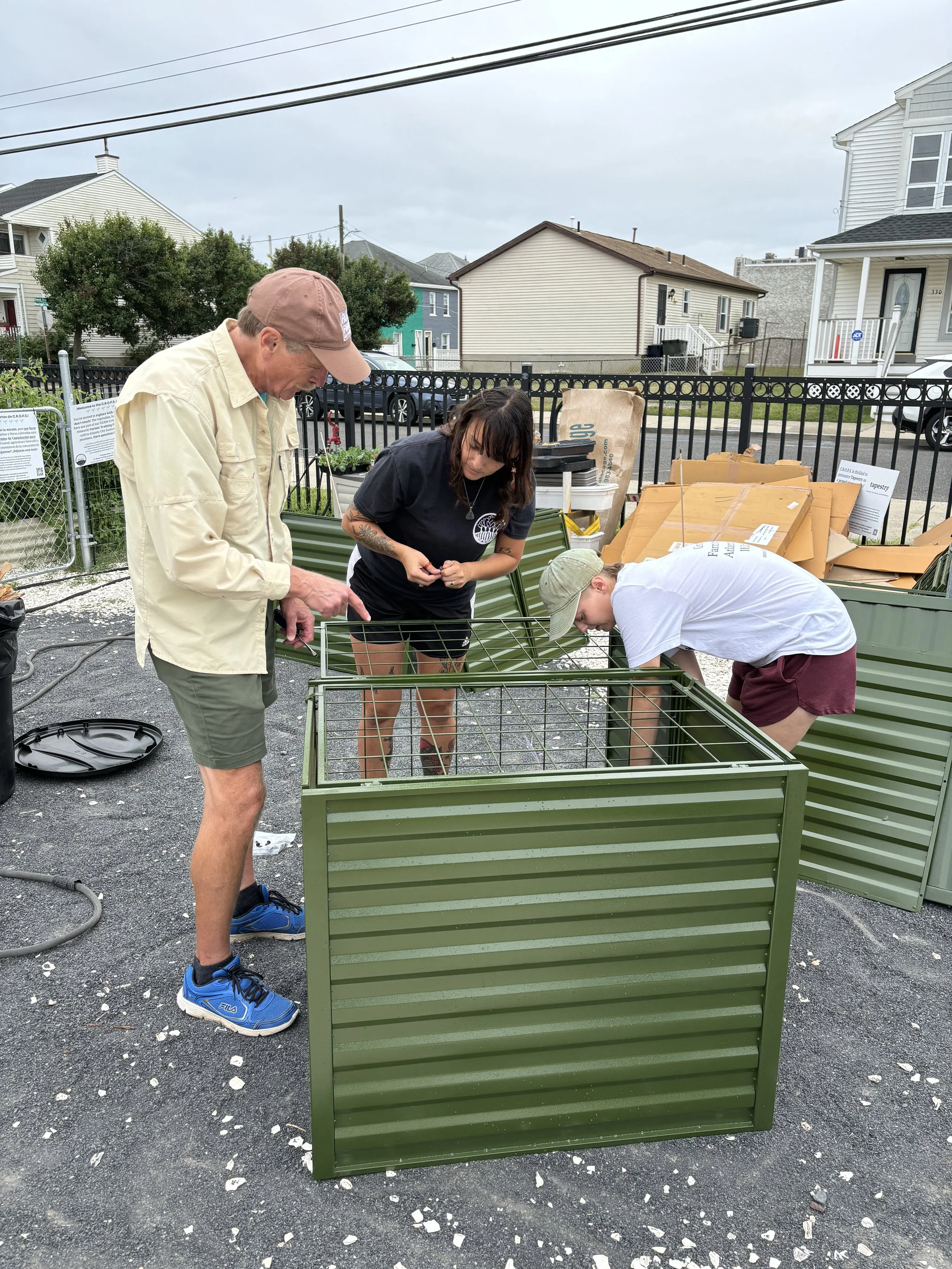 8-29-24 - FPCG garden club building compost bins.JPG