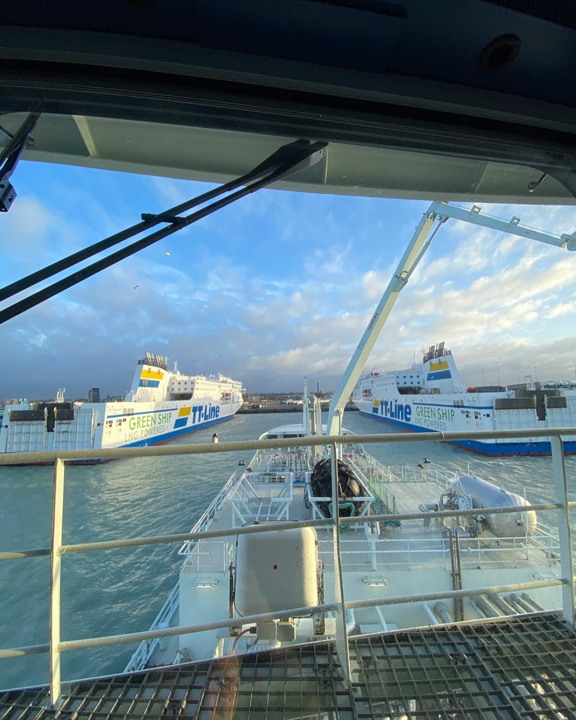 LNG/C Coralius delivering LNG to TT-line vessel Peter Pan and Niels Holgersson in Trelleborg ⚓️ 🛳️ 🌊