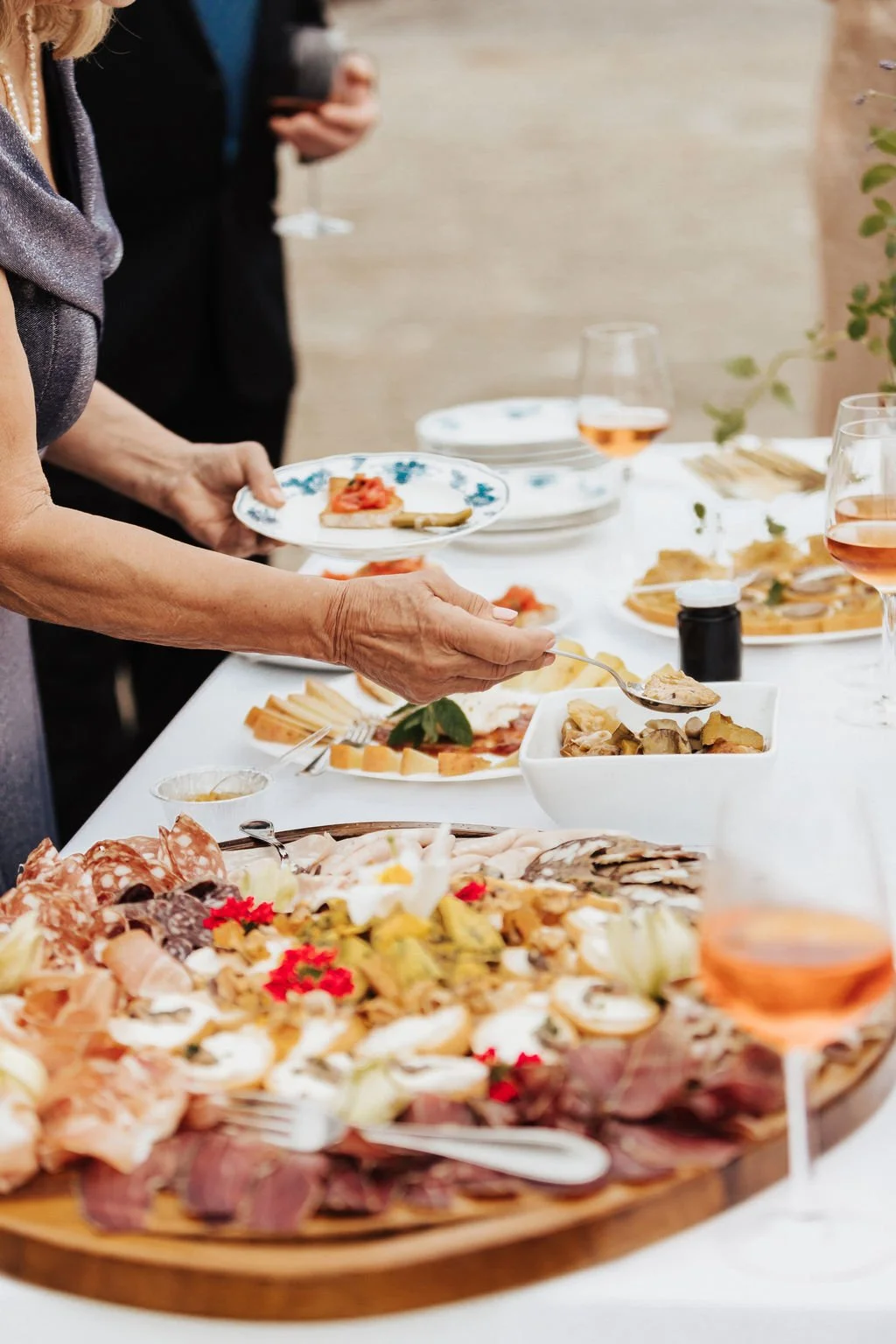 Cocktail_Hour_Villa_Italian_Weddings_by_Natalia.jpg